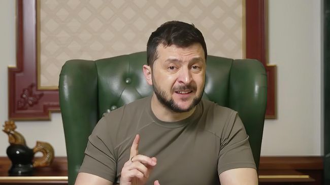 Президент Украины Владимир Зеленский во время телеобращения
