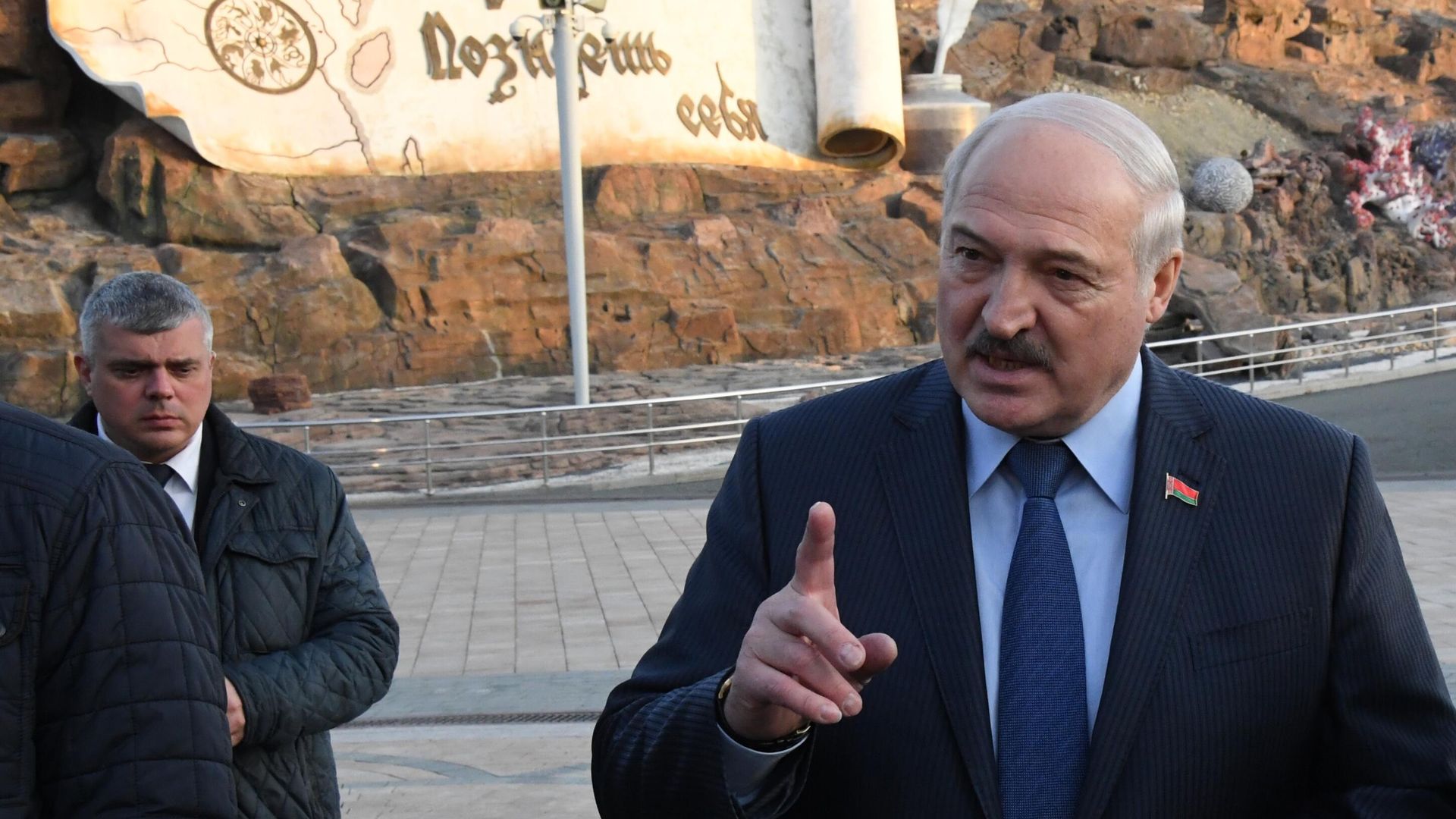 Президент Белоруссии Александр Лукашенко отвечает на вопросы журналистов во Владивостоке - РИА Новости, 1920, 13.04.2022