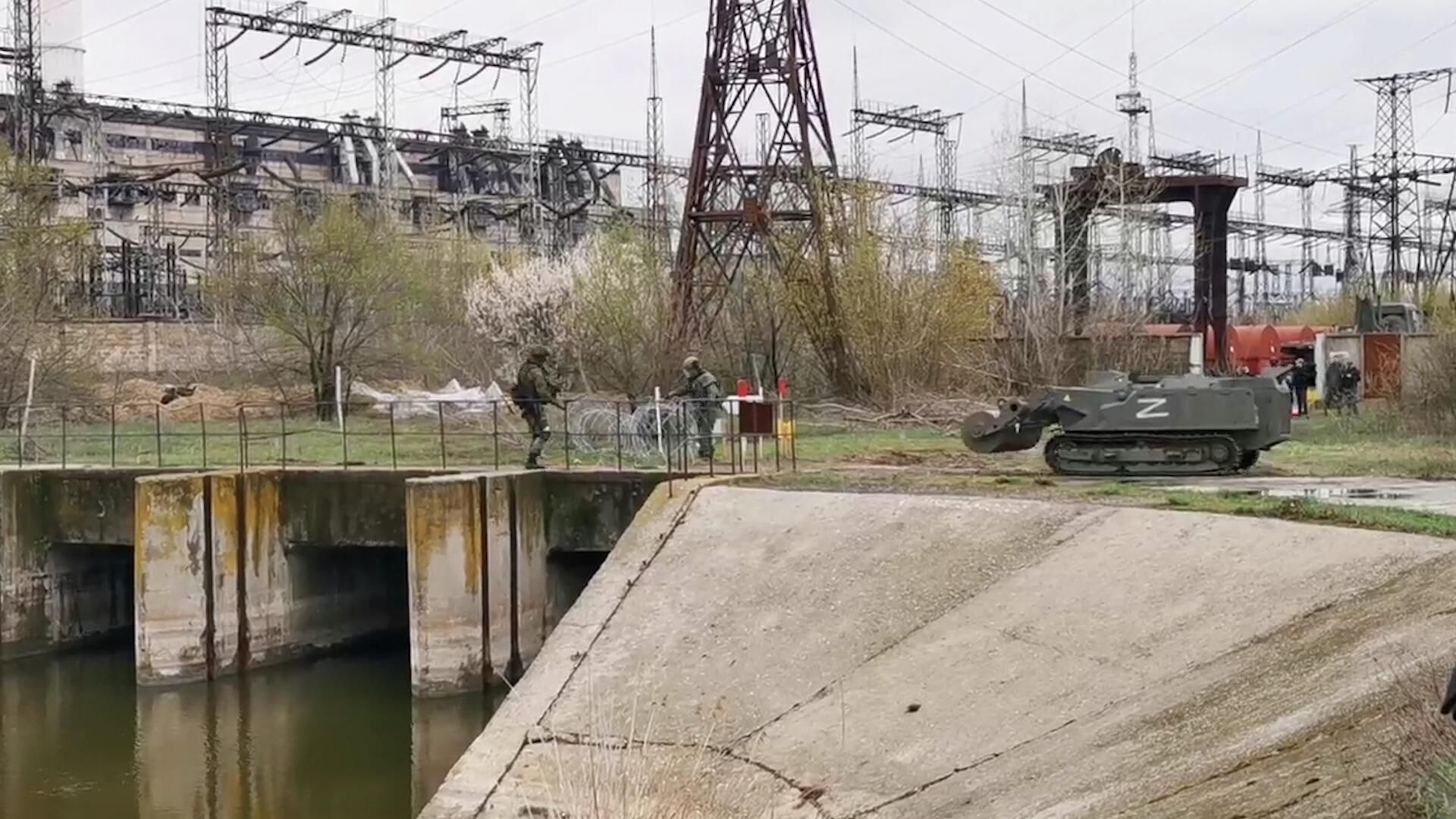 Разминирование ТЭС в Счастье ЛНР, где также были найдены иностранные гранатометы Разминирование ТЭС в Счастье ЛНР, где также были найдены иностранные гранатометы - РИА Новости, 1920, 13.04.2022