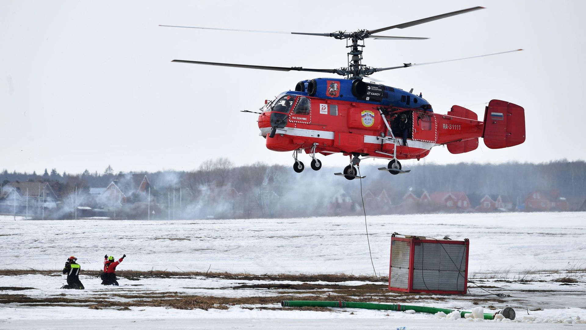 Пожарно-спасательный вертолет Ка-32А11BC спасательной службы МЧС России по ликвидации чрезвычайных ситуаций, связанных с паводком, в деревне Безобразово Пожарно-спасательный вертолет Ка-32А11BC спасательной службы МЧС России по ликвидации чрезвычайных ситуаций, связанных с паводком, в деревне Безобразово - РИА Новости, 1920, 14.04.2022