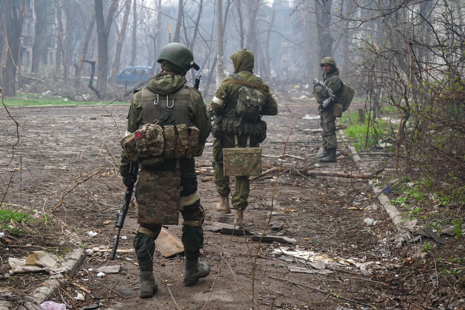 Военнослужащие НМ ДНР в кварталах, примыкающих к заводу Азовсталь в Мариуполе Военнослужащие НМ ДНР в кварталах, примыкающих к заводу Азовсталь в Мариуполе - РИА Новости, 1920, 15.04.2022