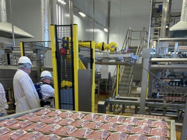 Производства корма для животных на заводе компании Мираторг Производства корма для животных на заводе компании Мираторг