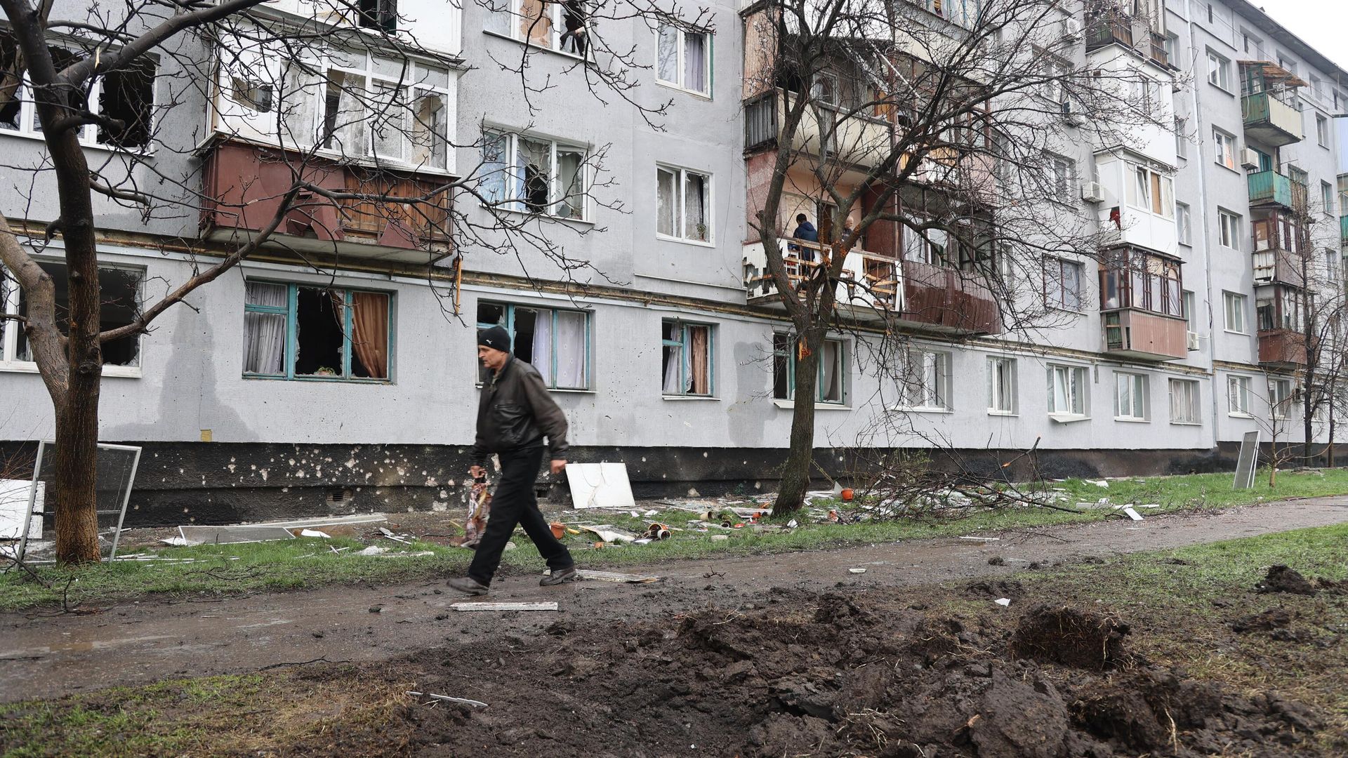 Дом, обстрелянный из РСЗО Град ВСУ, в Ясиноватой Дом, обстрелянный из РСЗО Град ВСУ, в Ясиноватой - РИА Новости, 1920, 14.04.2022