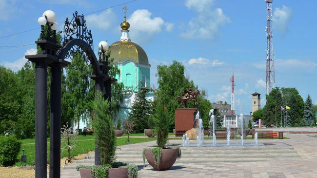 Вход в Городской парк и Вознесенская церковь Вход в Городской парк и Вознесенская церковь