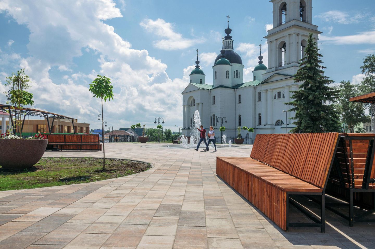 Площадь перед Троицким собором Площадь перед Троицким собором