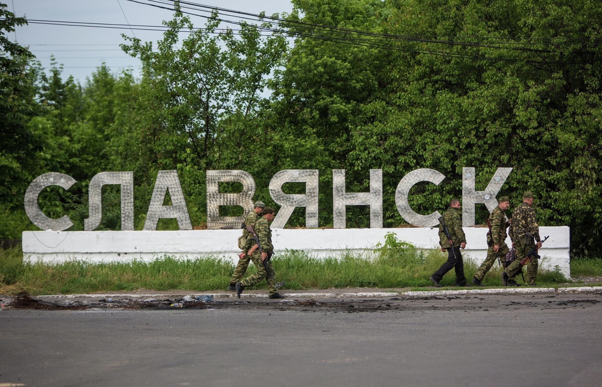 Ополченцы на въезде в город Славянск. Ополченцы на въезде в город Славянск. - РИА Новости, 1920, 14.04.2022