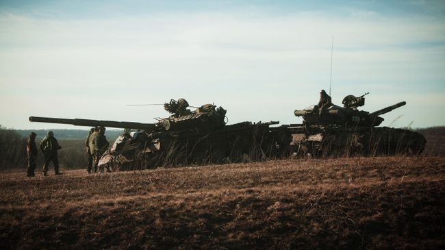 Танки Донецкой народной республики (ДНР) вблизи Дебальцево Танки Донецкой народной республики (ДНР) вблизи Дебальцево