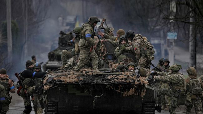 Украинские военные в городе Буче
