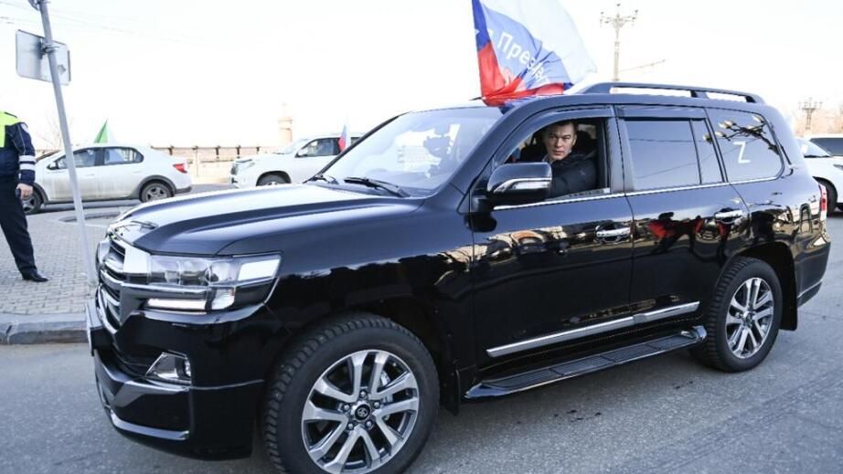 Михаил Дегтярев во время Всероссийского автопробега профсоюзов ZA мир без нацизма! в Хабаровске - РИА Новости, 1920, 15.04.2022