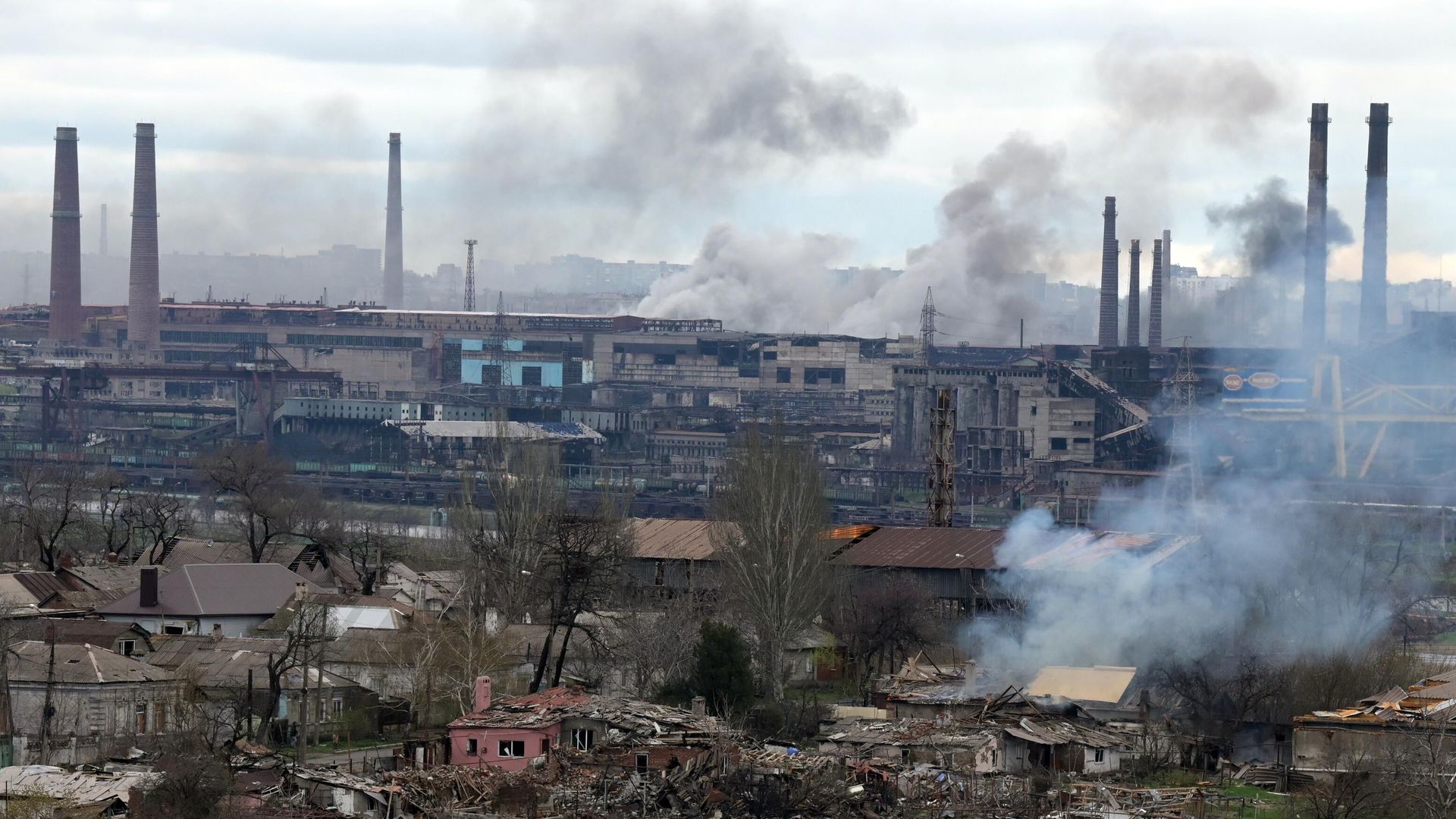 Дым над заводом Азовсталь в Мариуполе - РИА Новости, 1920, 17.04.2022