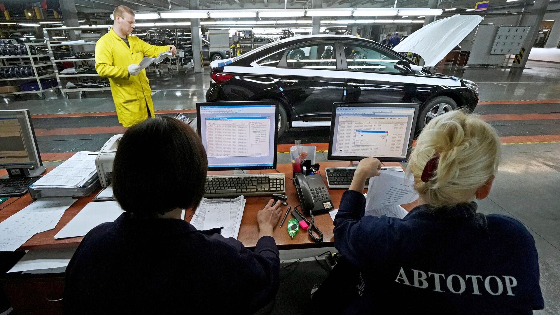 Автомобиль Hyundai Sonata на производственном конвейере на предприятии Автотор в Калининграде Автомобиль Hyundai Sonata на производственном конвейере на предприятии Автотор в Калининграде - РИА Новости, 1920, 22.11.2022