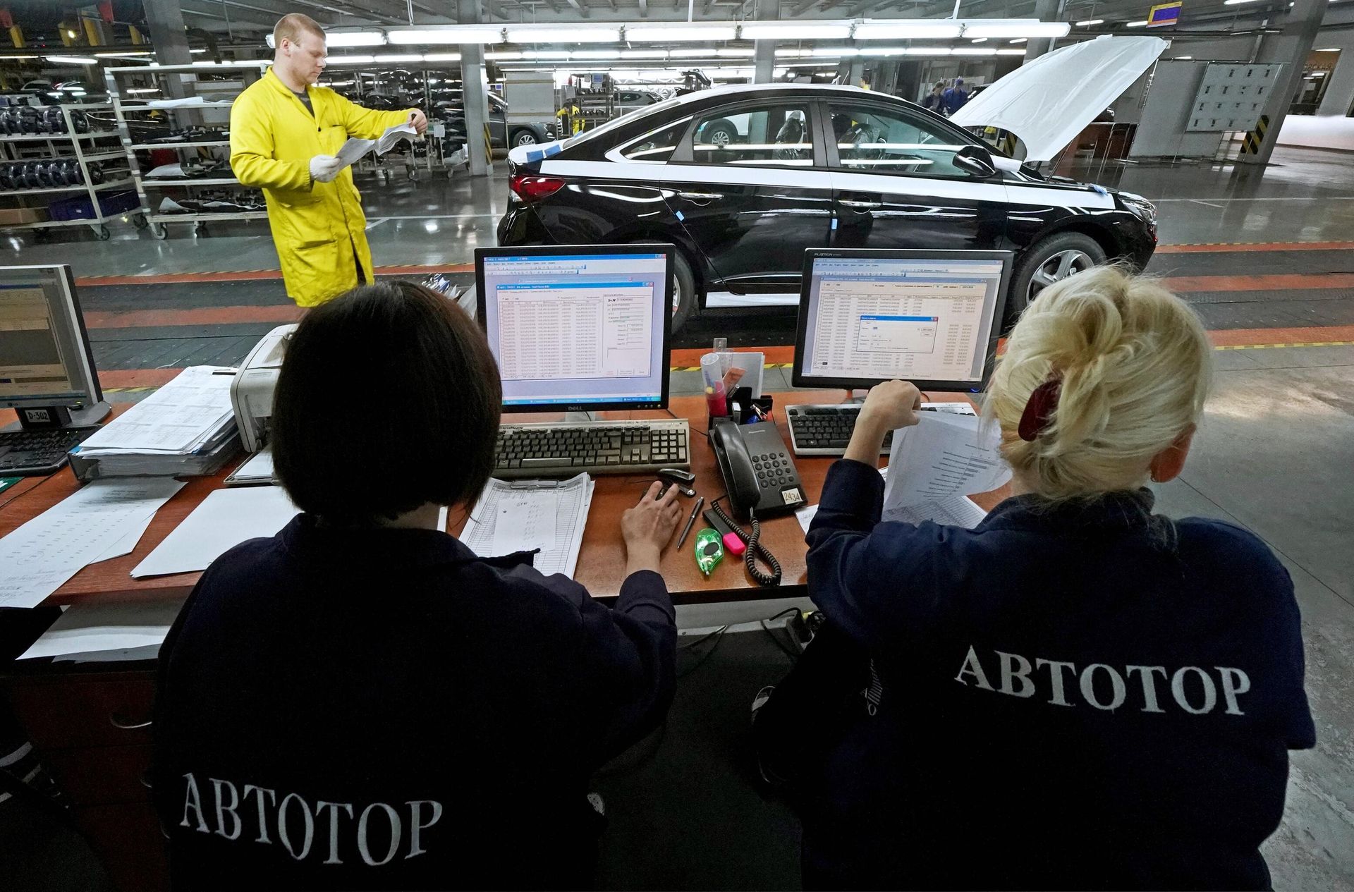 Автомобиль Hyundai Sonata на производственном конвейере на предприятии Автотор в Калининграде Автомобиль Hyundai Sonata на производственном конвейере на предприятии Автотор в Калининграде - РИА Новости, 1920, 15.04.2022