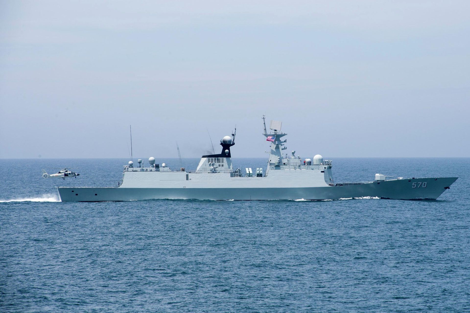 Ракетный фрегат Хуаншань Военно-морских сил КНР в южно-Китайском море Ракетный фрегат Хуаншань Военно-морских сил КНР в южно-Китайском море - РИА Новости, 1920, 08.09.2022