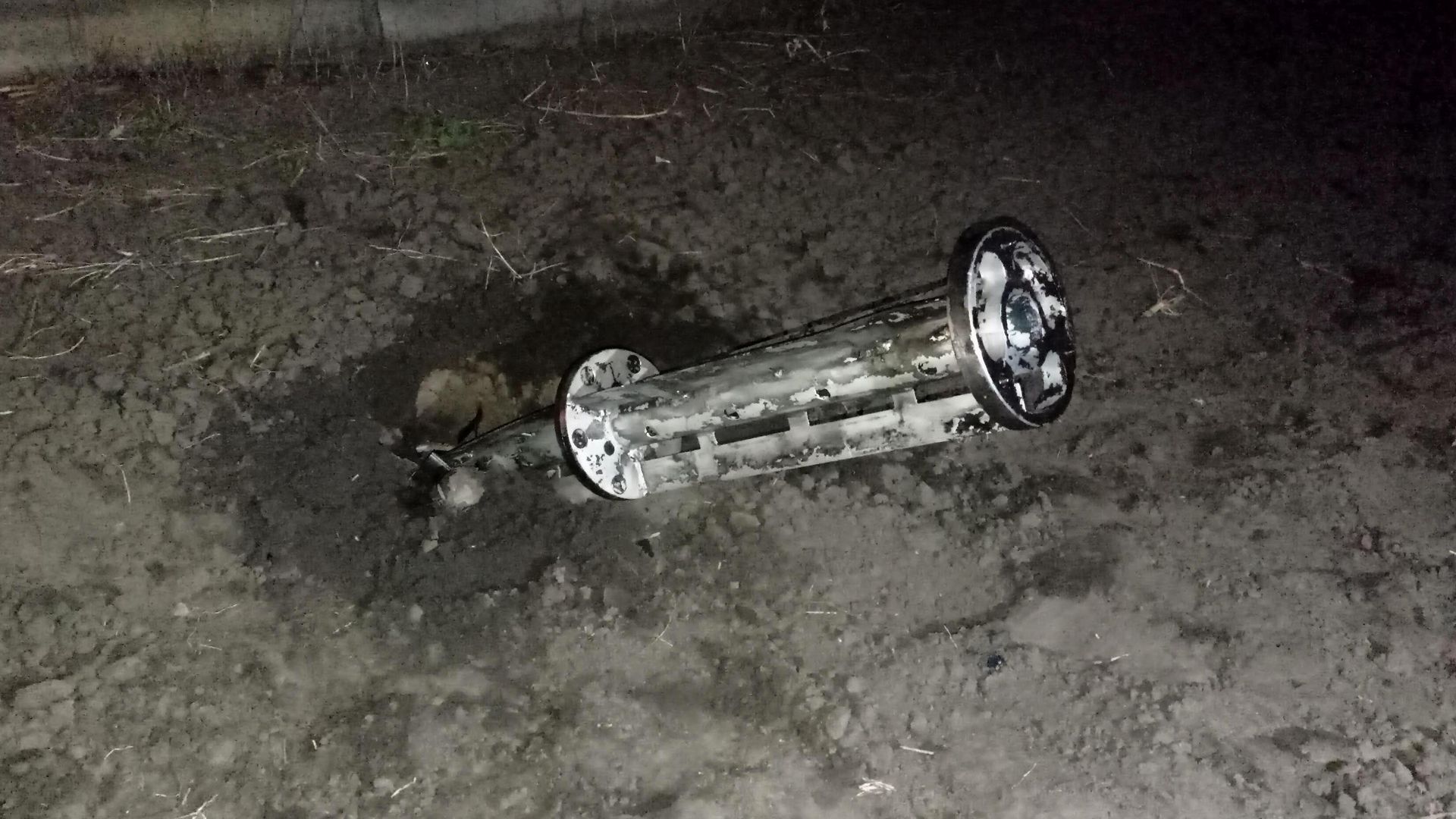 Фрагмент снаряда после обстрела ВСУ села Журавлевка в Белгородской области Фрагмент снаряда после обстрела ВСУ села Журавлевка в Белгородской области - РИА Новости, 1920, 15.04.2022