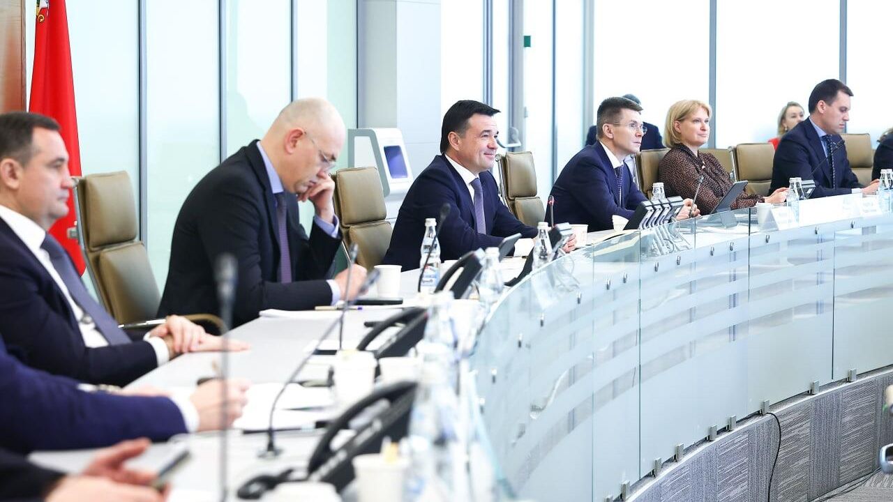 Порядка 350 тонн гумпомощи Донбассу собрали за несколько дней в Подмосковье Порядка 350 тонн гумпомощи Донбассу собрали за несколько дней в Подмосковье - РИА Новости, 1920, 18.04.2022
