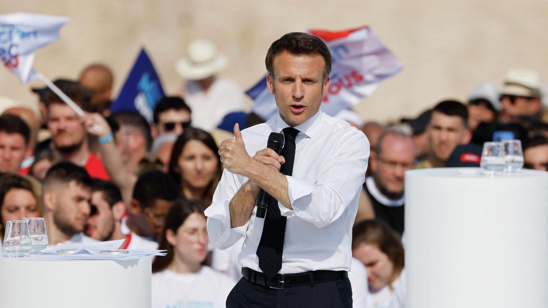 Президент Франции и кандидат от La Republique en Marche (LREM) на переизбрание Эммануэль Макрон во время предвыборного митинга в Марселе Президент Франции и кандидат от La Republique en Marche (LREM) на переизбрание Эммануэль Макрон во время предвыборного митинга в Марселе - РИА Новости, 1920, 19.04.2022