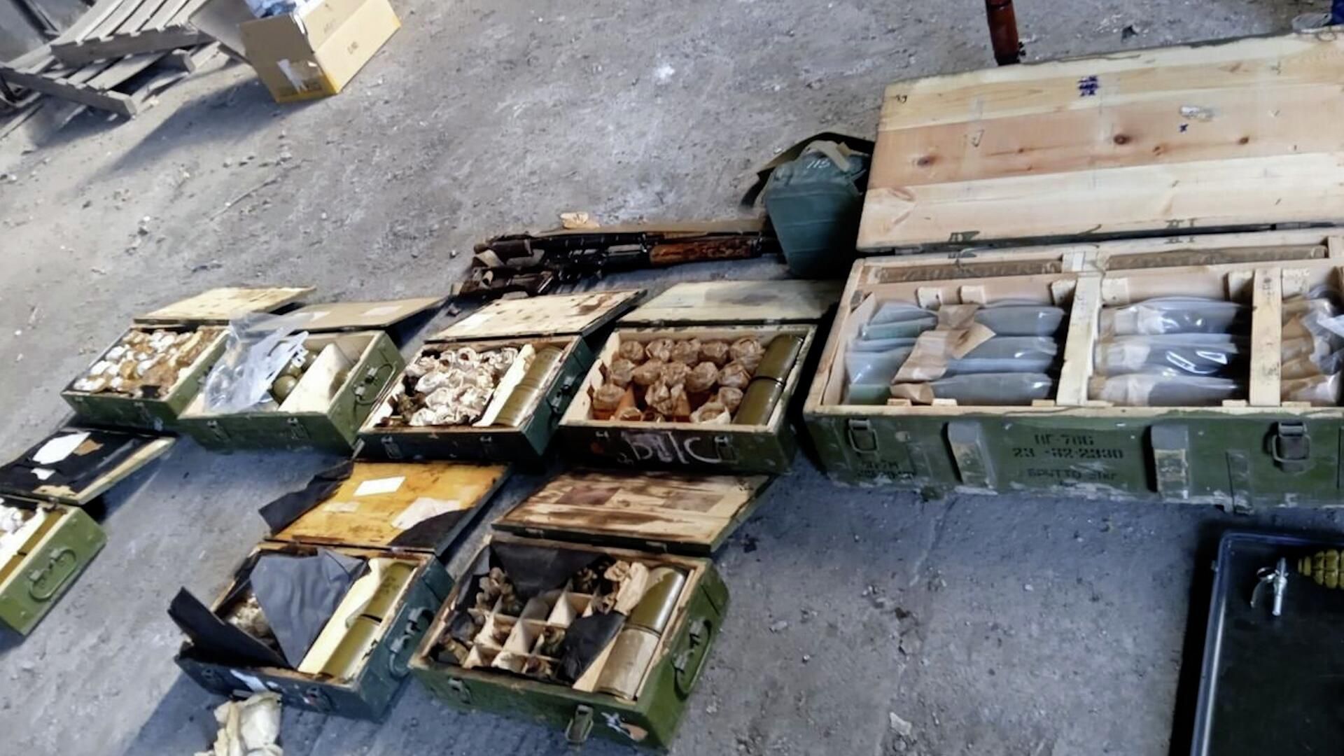 Схрон с оружием и боеприпасами на военном заводе Паллада в Херсоне Схрон с оружием и боеприпасами на военном заводе Паллада в Херсоне - РИА Новости, 1920, 19.04.2022