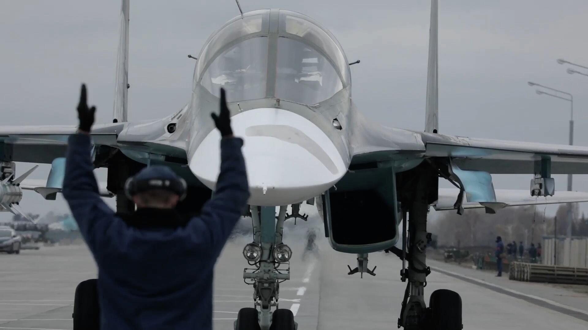 Работа бомбардировщиков Су-34 в ходе спецоперации на Украине. Видео Минобороны РФ Работа бомбардировщиков Су-34 в ходе спецоперации на Украине. Видео Минобороны РФ - РИА Новости, 1920, 19.04.2022