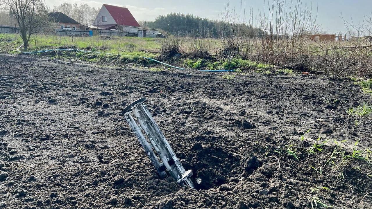 Последствия обстрела села Головчино в Белгородской области. 19 апреля 2022 Последствия обстрела села Головчино в Белгородской области. 19 апреля 2022 - РИА Новости, 1920, 19.04.2022