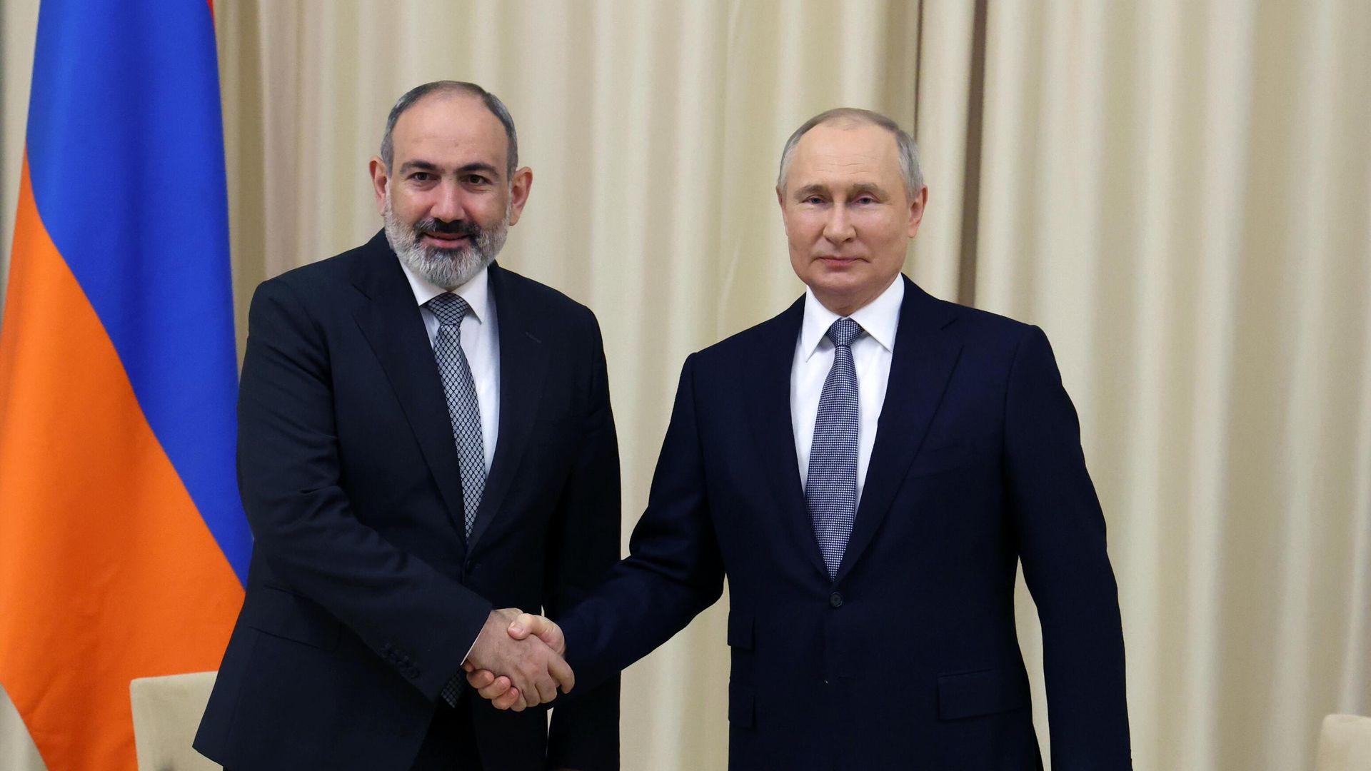 Президент РФ Владимир Путин и премьер-министр Армении Никол Пашинян во время встречи Президент РФ Владимир Путин и премьер-министр Армении Никол Пашинян во время встречи - РИА Новости, 1920, 20.04.2022