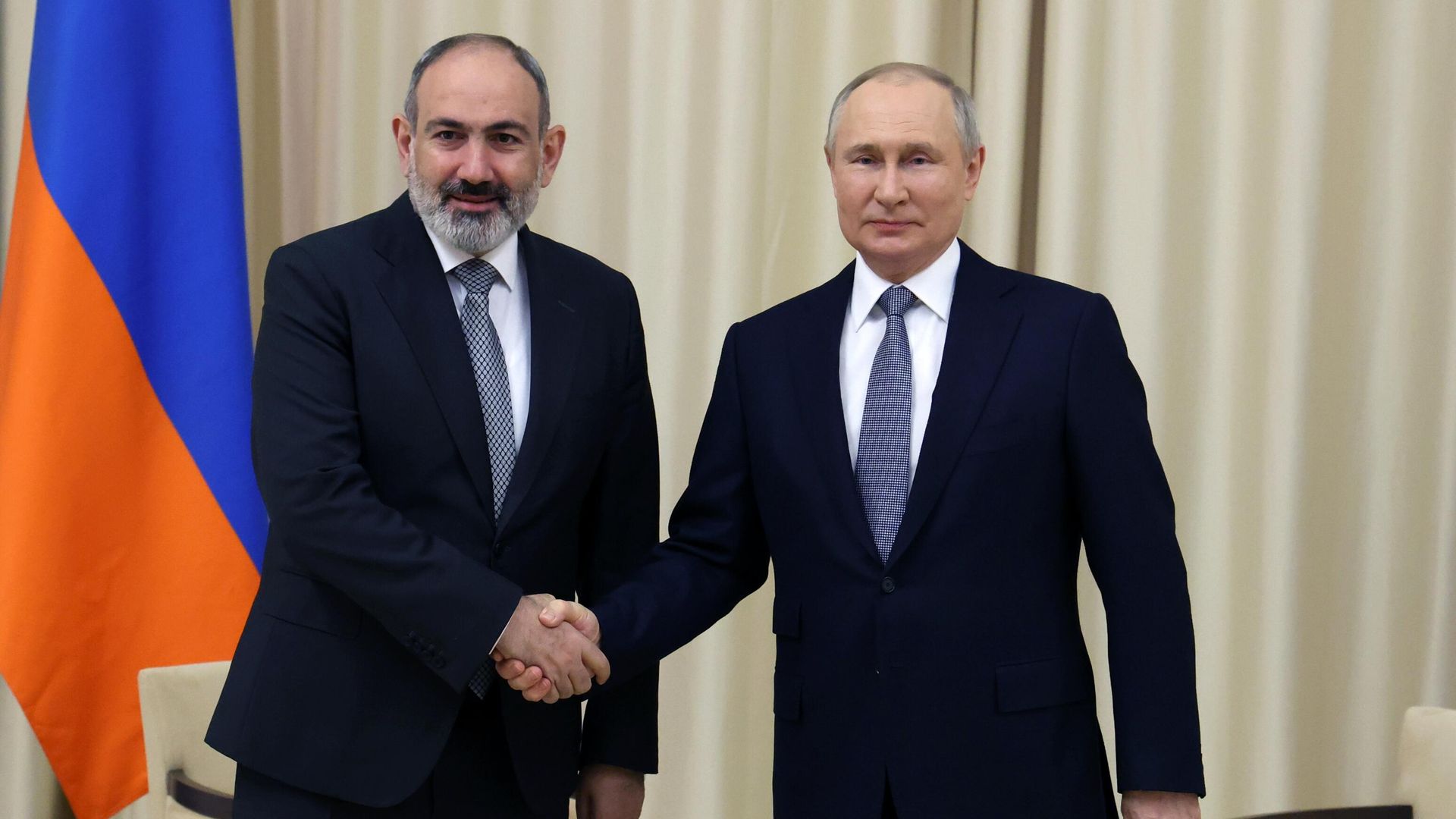 Президент РФ Владимир Путин и премьер-министр Армении Никол Пашинян во время встречи Президент РФ Владимир Путин и премьер-министр Армении Никол Пашинян во время встречи - РИА Новости, 1920, 19.04.2022