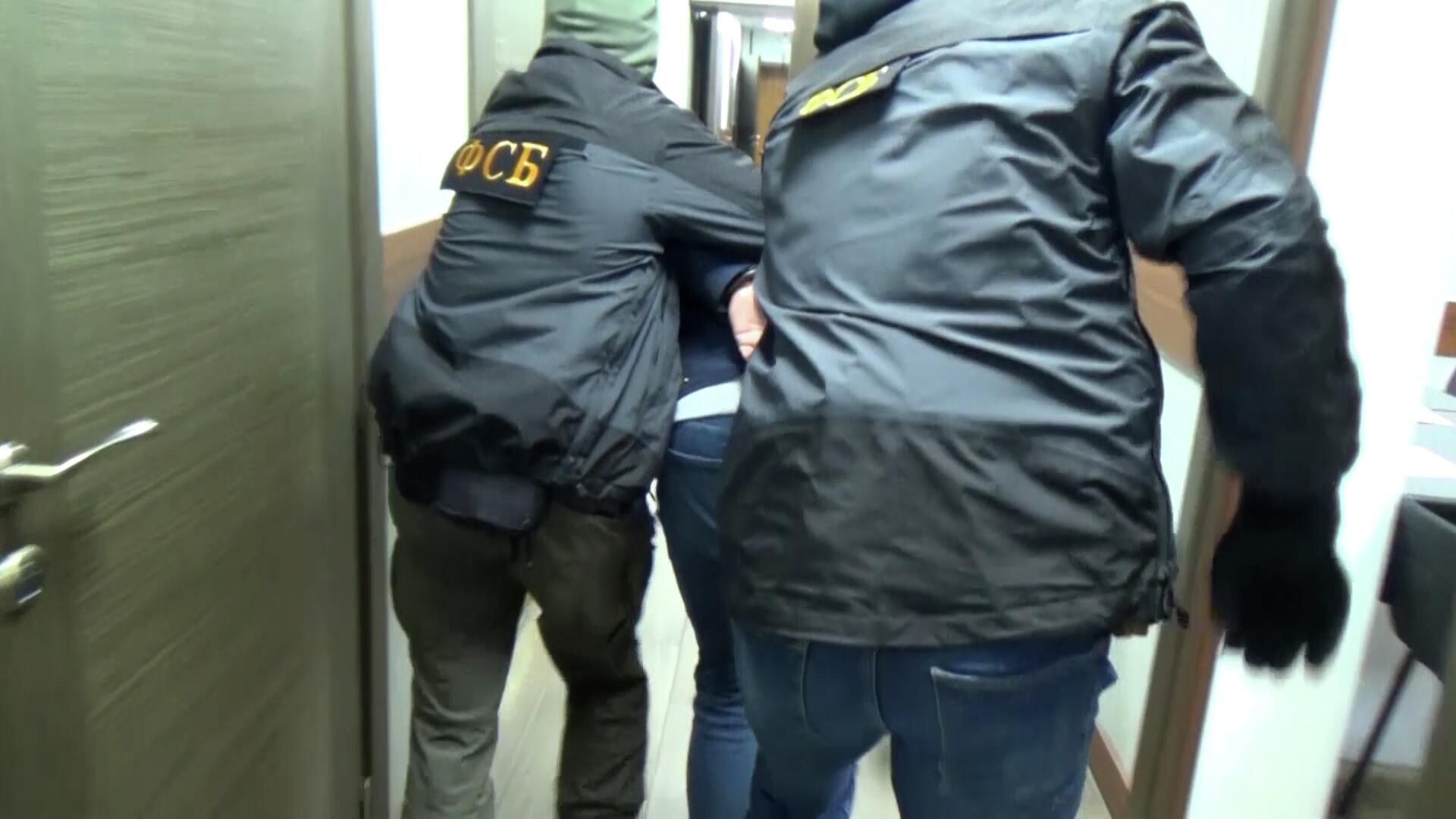 Сотрудники ФСБ задержали новых подозреваемых по делу о нападении на псковских десантников в Чечне Сотрудники ФСБ задержали новых подозреваемых по делу о нападении на псковских десантников в Чечне - РИА Новости, 1920, 20.04.2022