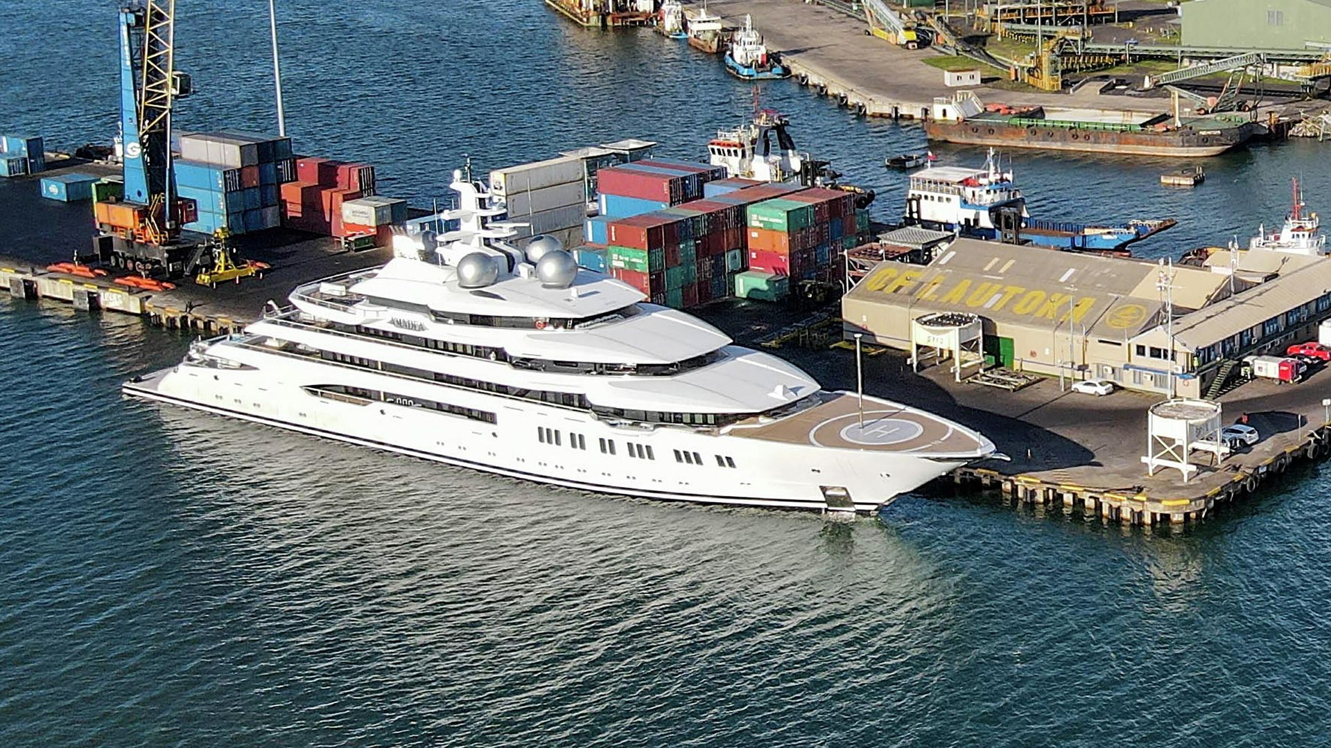 Яхта Amadea у пристани Куинс в Лаутоке, Фиджи Яхта Amadea у пристани Куинс в Лаутоке, Фиджи - РИА Новости, 1920, 19.04.2022