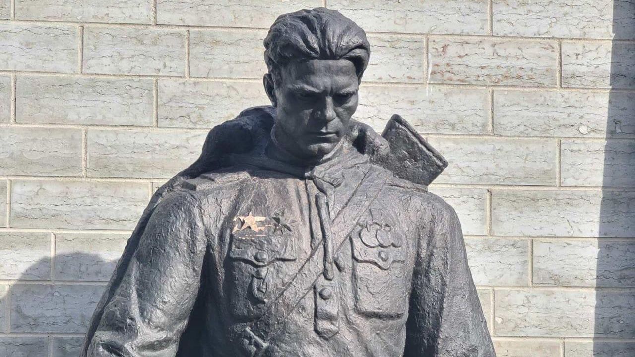 Вандалы демонтировали барельефную копию ордена Красной Звезды с памятника советским воинам в Эстонии Вандалы демонтировали барельефную копию ордена Красной Звезды с памятника советским воинам в Эстонии - РИА Новости, 1920, 21.07.2022
