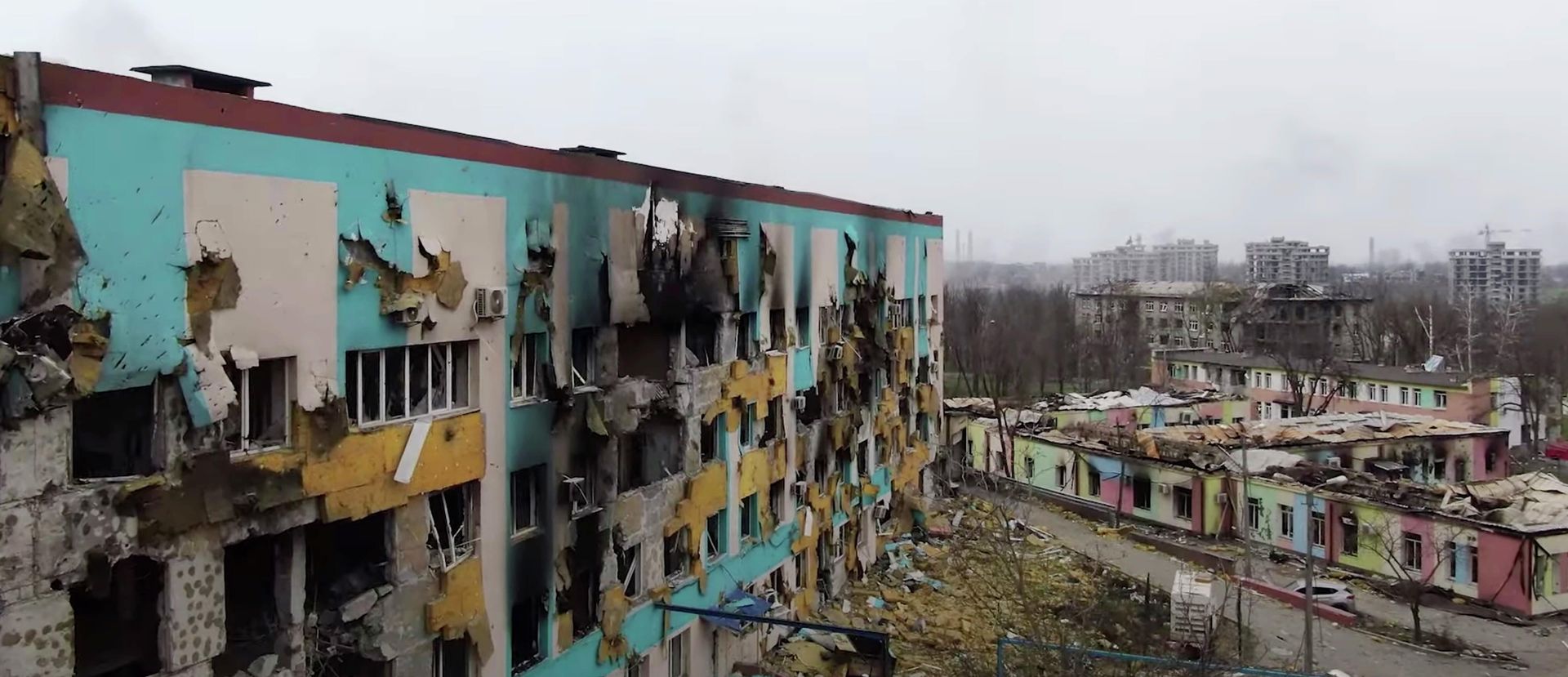 Последствия обстрелов городской больницы №4 в Мариуполе. Кадр видео Последствия обстрелов городской больницы №4 в Мариуполе. Кадр видео - РИА Новости, 1920, 21.04.2022