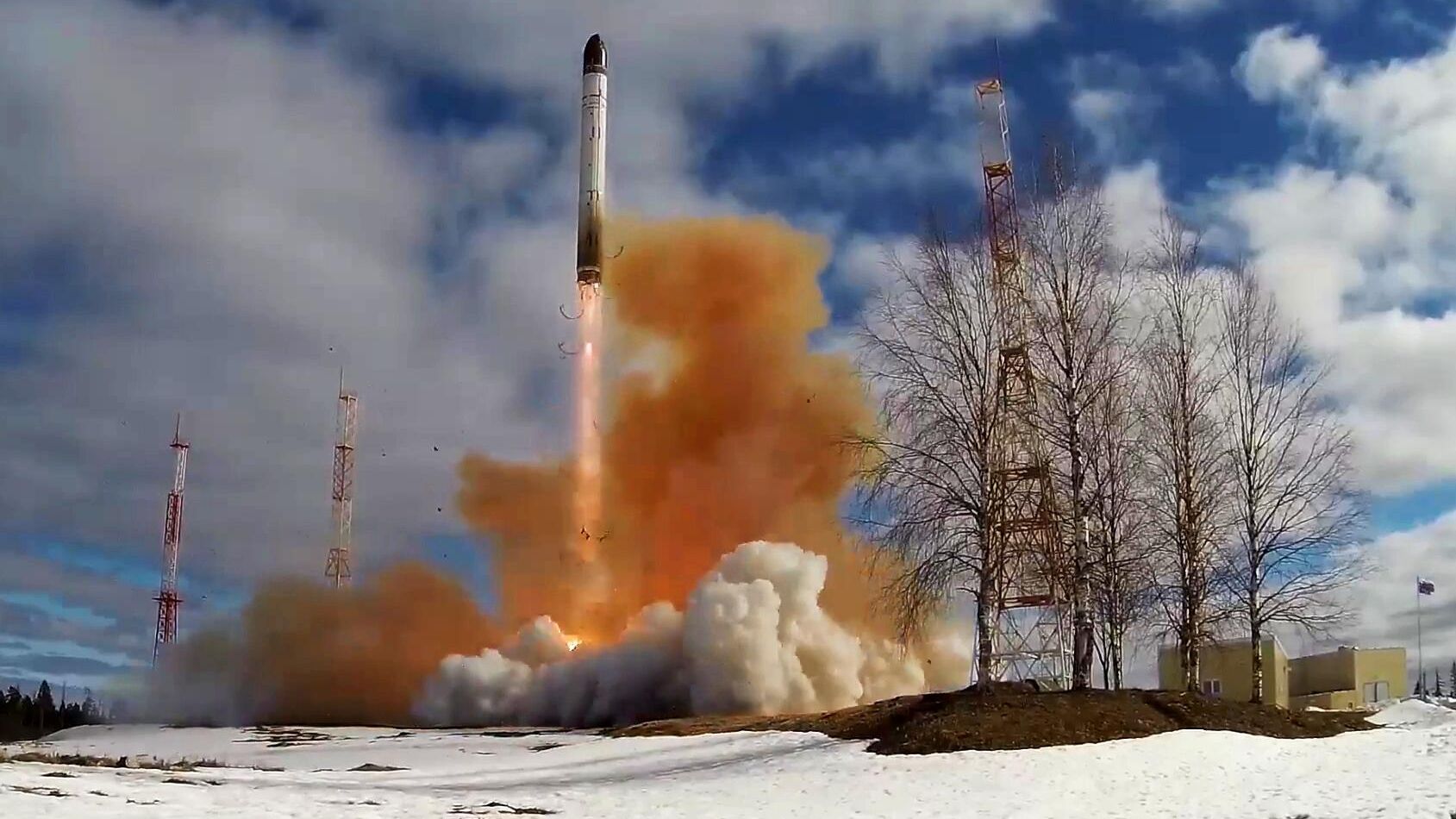 Пуск межконтинентальной баллистической ракеты стационарного базирования Сармат с космодрома Плесецк Пуск межконтинентальной баллистической ракеты стационарного базирования Сармат с космодрома Плесецк - РИА Новости, 1920, 21.04.2022