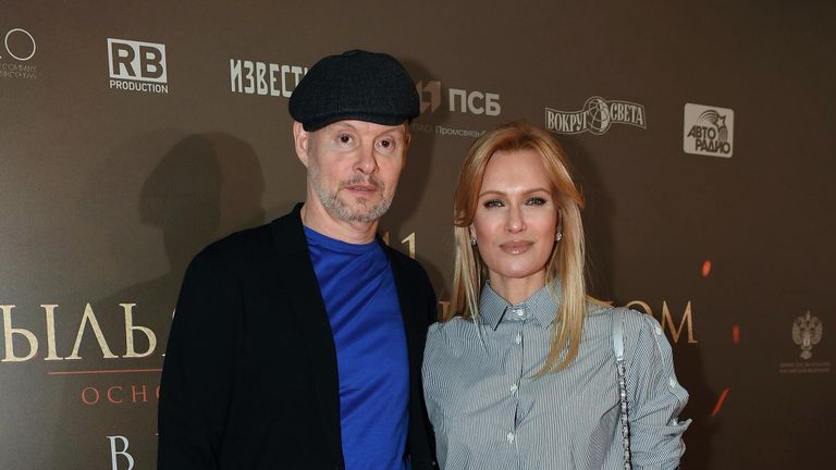 Актриса Олеся Судзиловская с супругом, топ-менеджером Росбанка Сергеем Дзебанем на премьере фильма Константина Буслова 1941. Крылья над Берлином в кинотеатре КАРО 11 Октябрь в Москве Актриса Олеся Судзиловская с супругом, топ-менеджером Росбанка Сергеем Дзебанем на премьере фильма Константина Буслова 1941. Крылья над Берлином в кинотеатре КАРО 11 Октябрь в Москве