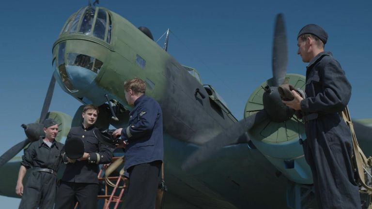 Кадр из фильма 1941. Крылья над Берлином Кадр из фильма 1941. Крылья над Берлином