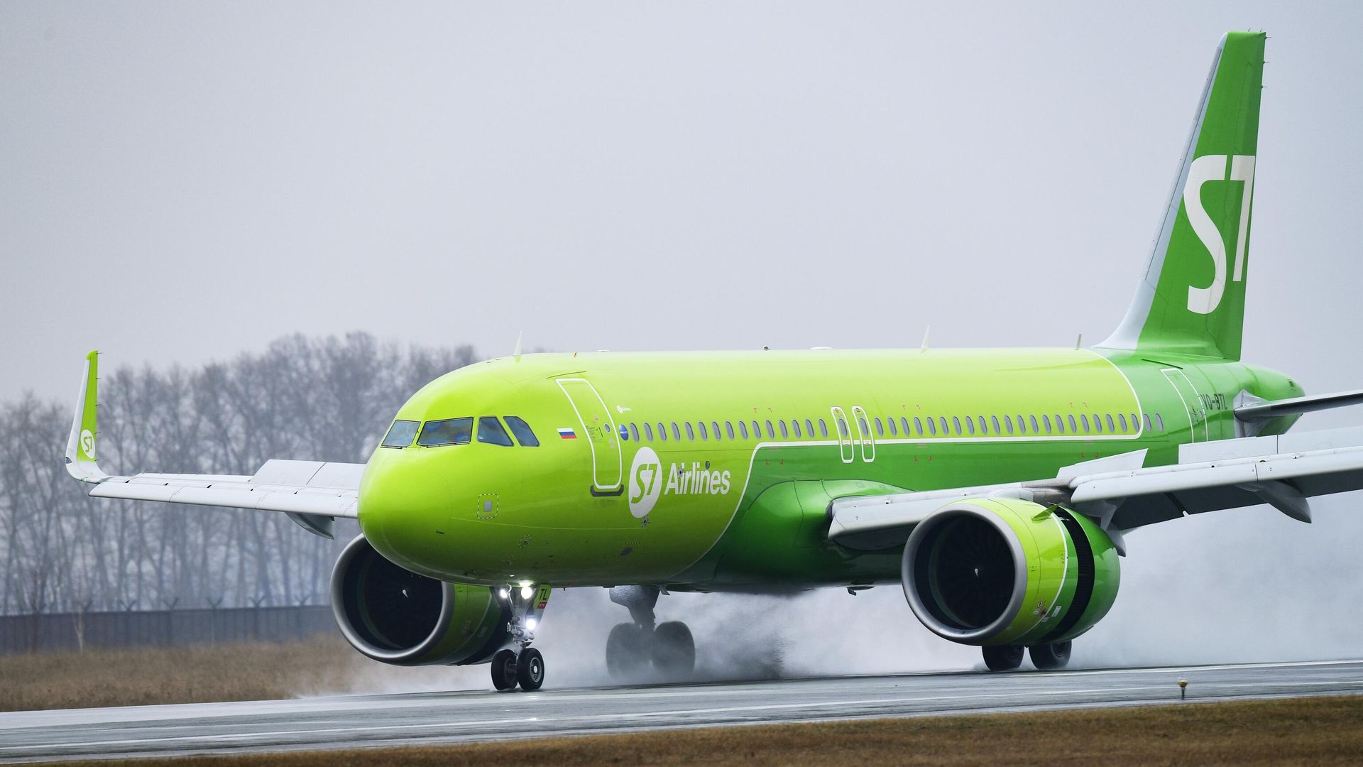 Самолет Airbus A320neo авиакомпании S7 Airlines в аэропорту Толмачево в Новосибирске - РИА Новости, 1920, 09.11.2022