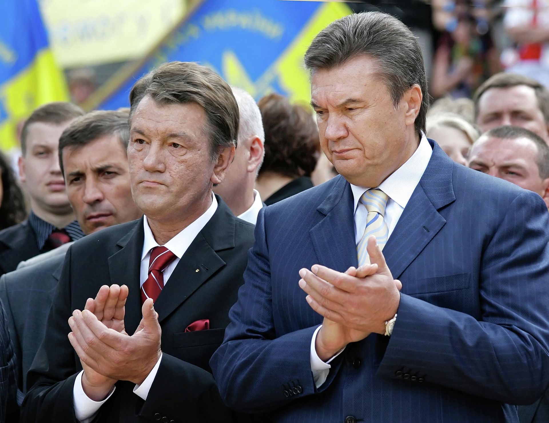 Президент Украины Виктор Ющенко и 
премьер-министр Виктор Янукович (слева направо) на открытии памятника Вячеславу Черноволу. - РИА Новости, 1920, 17.11.2023