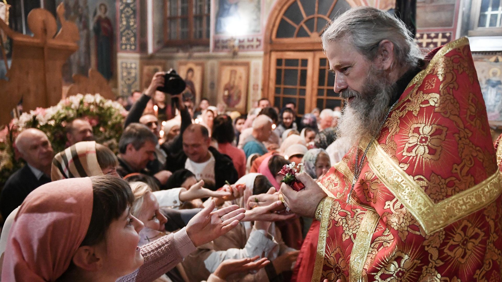 Протоиерей Богдан Северин во время пасхальной службы в храме Трёх Святителей в Симферополе Протоиерей Богдан Северин во время пасхальной службы в храме Трёх Святителей в Симферополе - РИА Новости, 1920, 06.05.2024