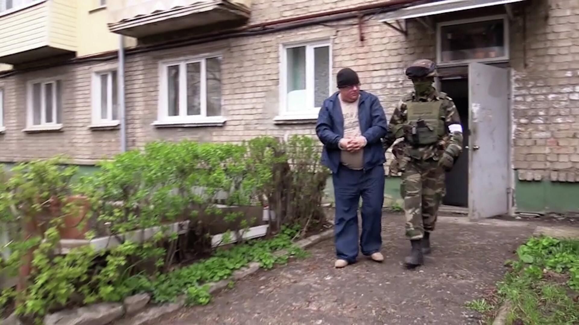 Кадры задержания сотрудника ОБСЕ, передававшего данные иностранным спецслужбам Кадры задержания сотрудника ОБСЕ, передававшего данные иностранным спецслужбам - РИА Новости, 1920, 22.04.2022