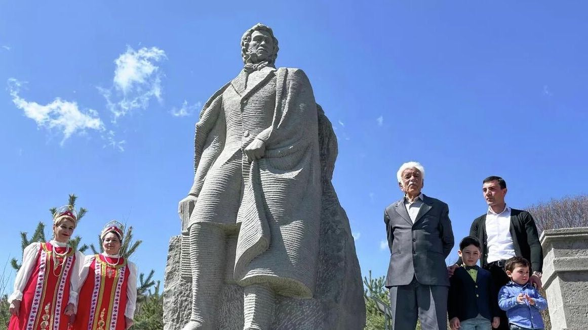 Церемония открытия памятника Александру Пушкину на Пушкинском перевале Церемония открытия памятника Александру Пушкину на Пушкинском перевале - РИА Новости, 1920, 22.04.2022