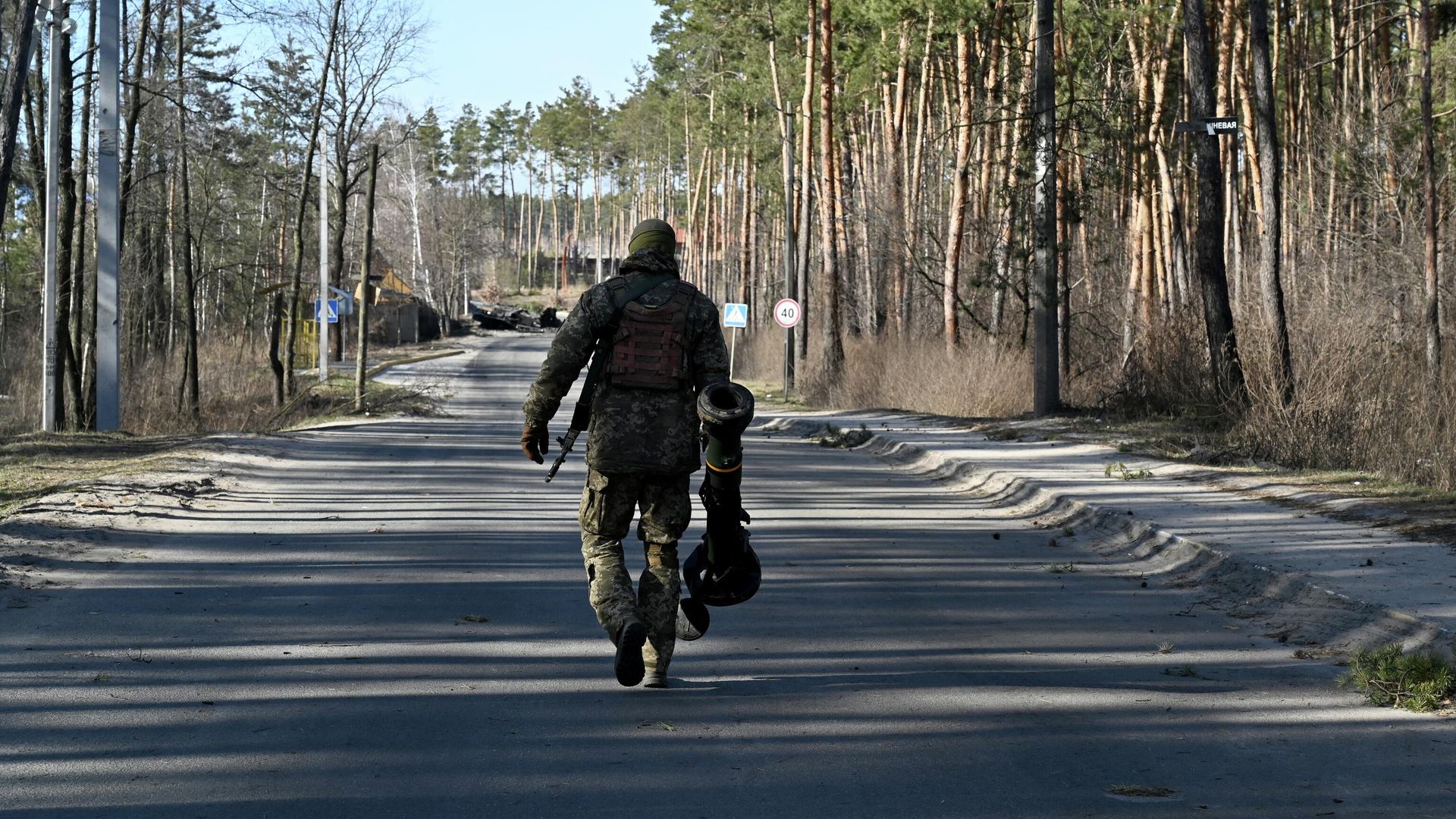 Украинский военный в городе Ирпень неподалеку от Киева Украинский военный в городе Ирпень неподалеку от Киева - РИА Новости, 1920, 23.04.2022