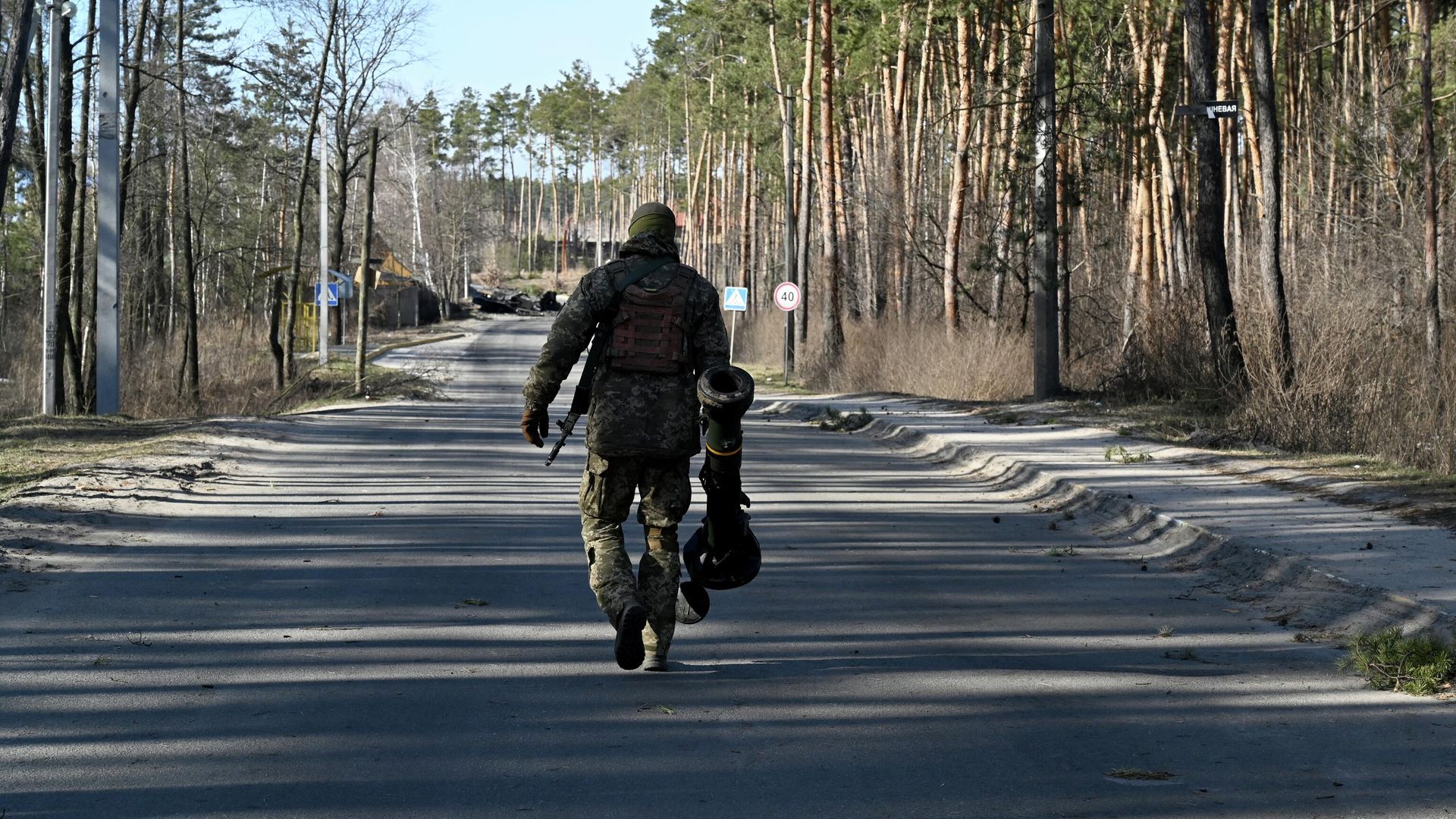 Украинский военный в городе Ирпень неподалеку от Киева Украинский военный в городе Ирпень неподалеку от Киева - РИА Новости, 1920, 23.04.2022
