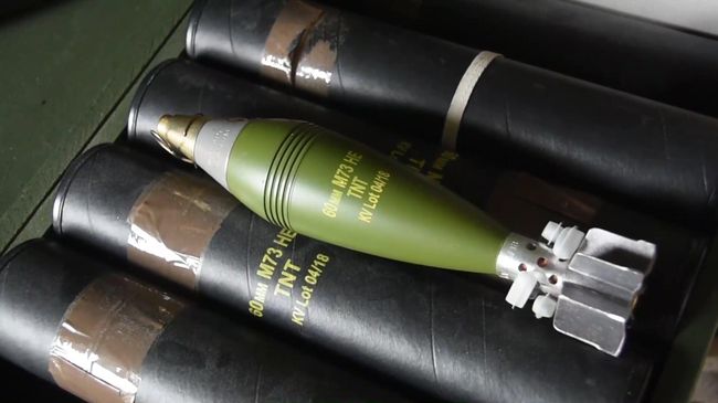 Ящик с минометными снарядами M73 HE калибром 60 мм на складе ВСУ Ящик с минометными снарядами M73 HE калибром 60 мм на складе ВСУ