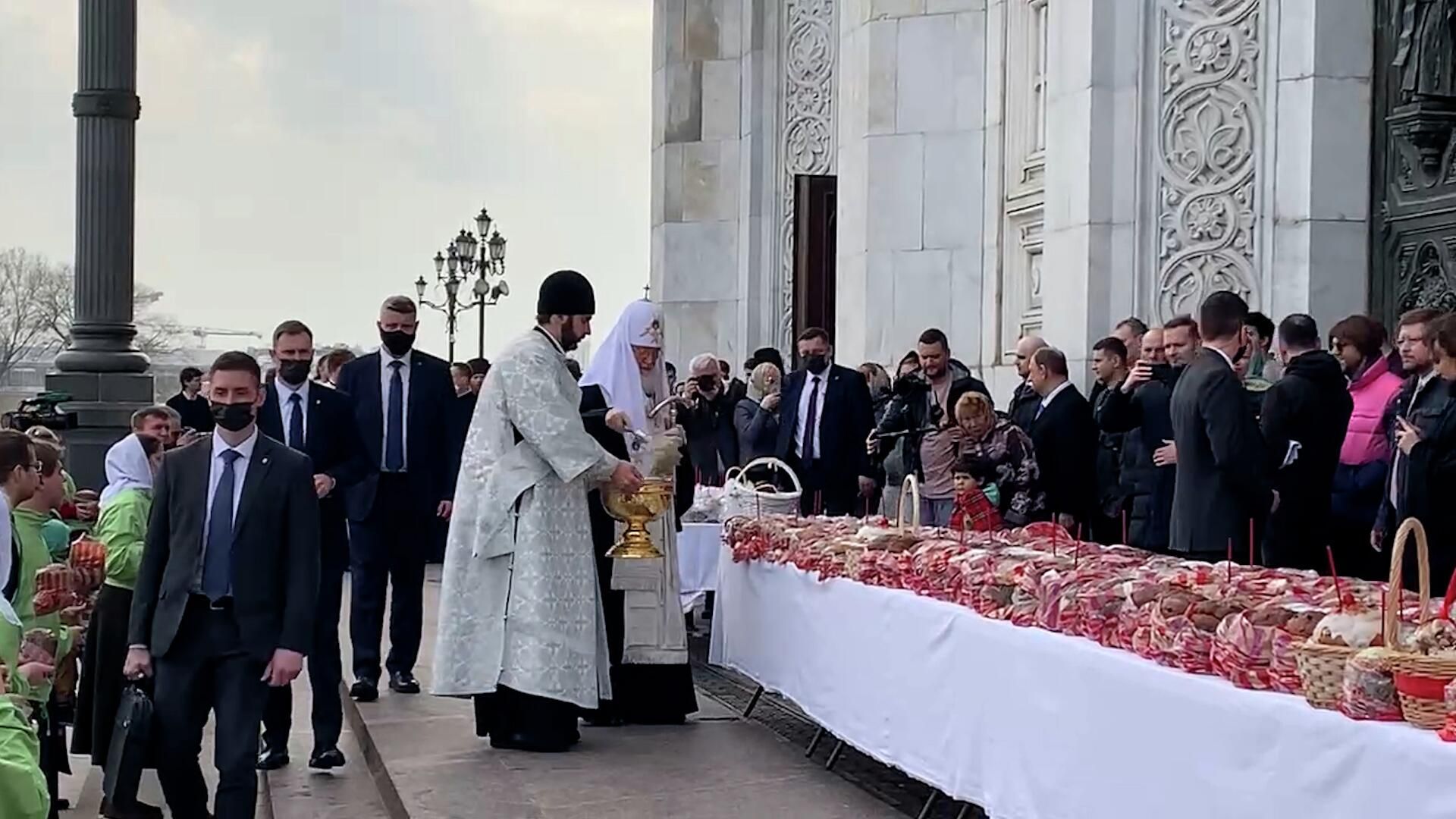 Освещение яиц и куличей Патриархом Кириллом у храма Христа Спасителя Освещение яиц и куличей Патриархом Кириллом у храма Христа Спасителя - РИА Новости, 1920, 23.04.2022