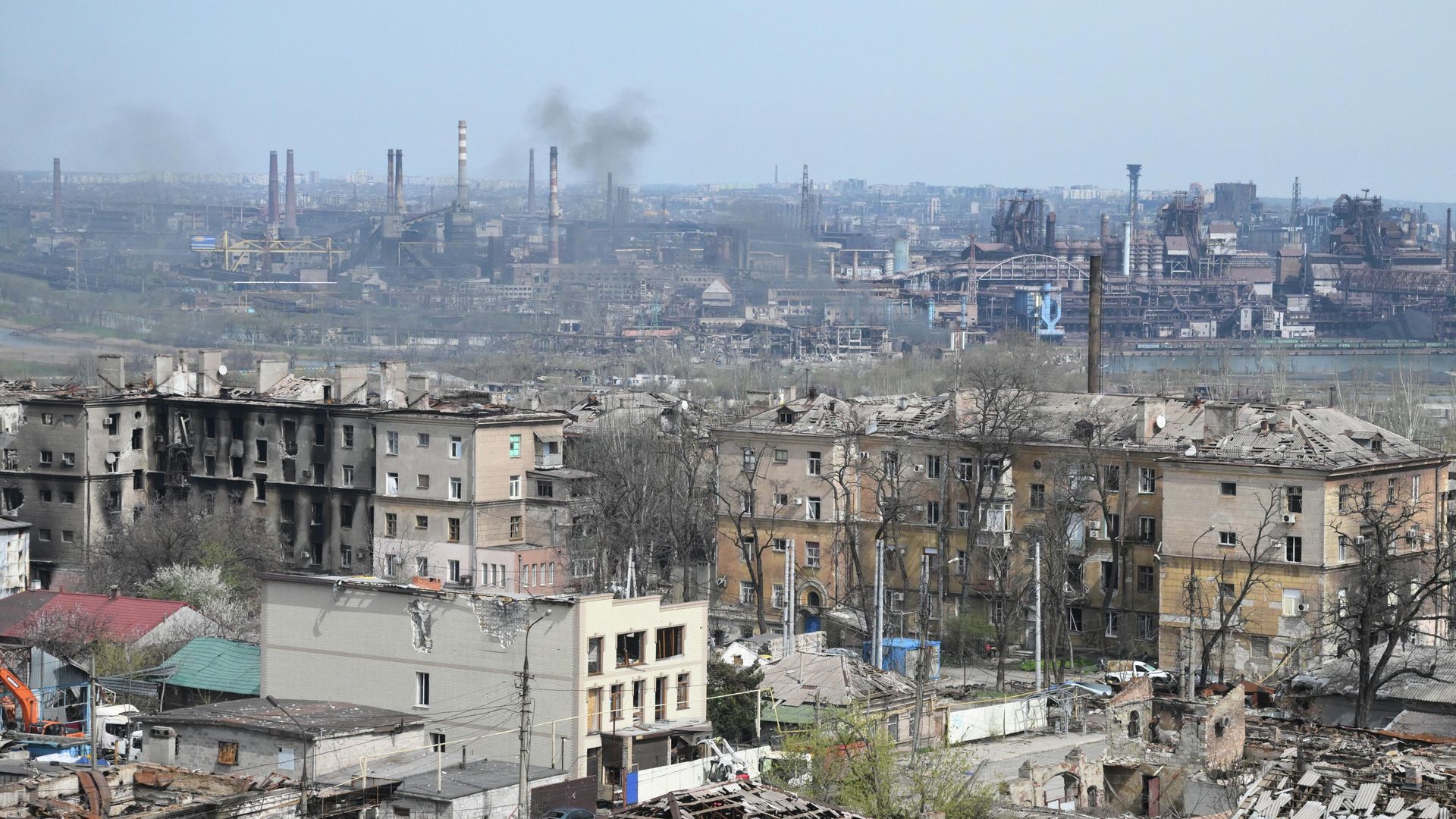 Разрушенные дома около завода Азовсталь в Мариуполе Разрушенные дома около завода Азовсталь в Мариуполе - РИА Новости, 1920, 24.04.2022