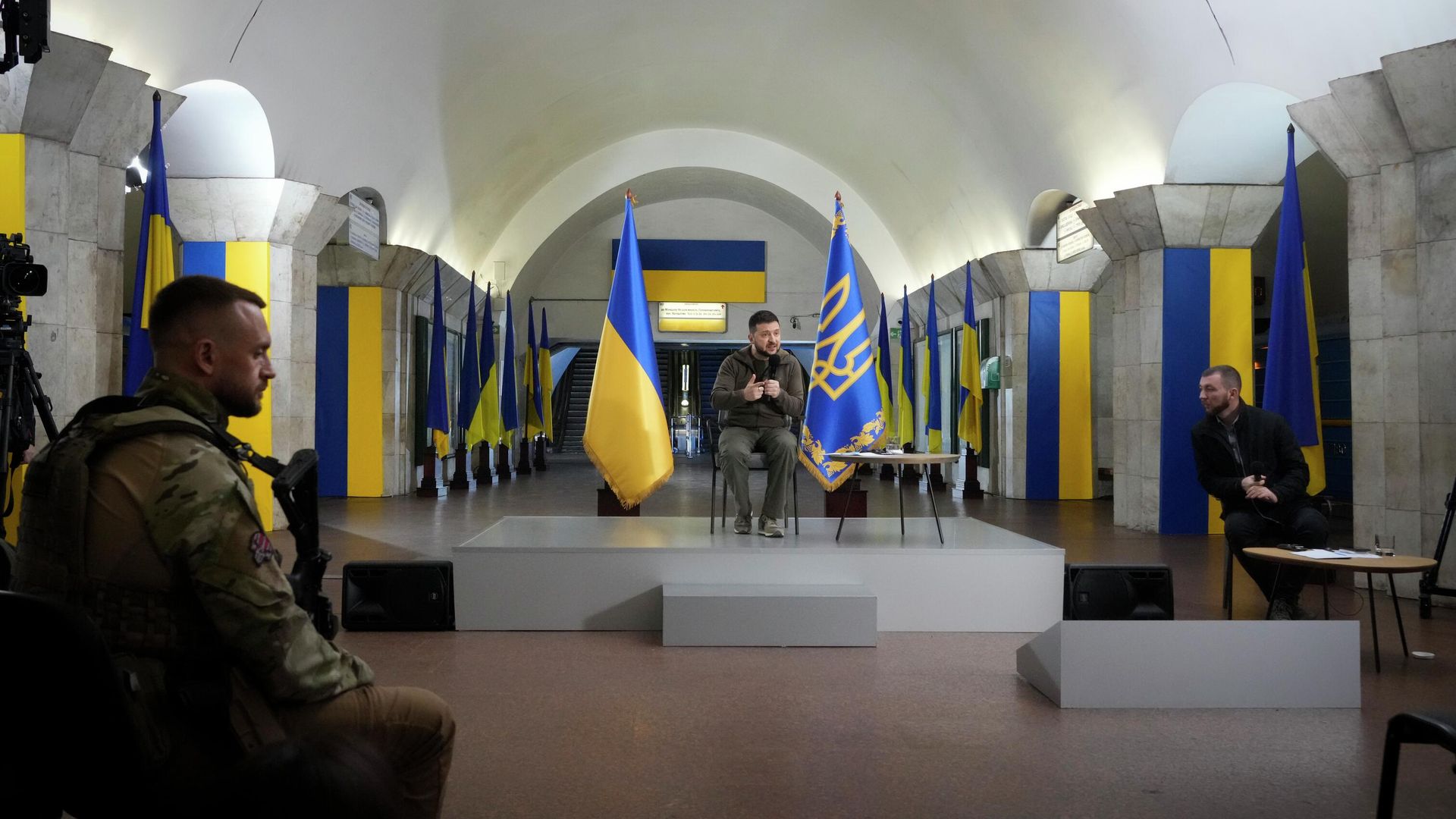 Президент Украины Владимир Зеленский во время пресс-конференции в метро в Киеве Президент Украины Владимир Зеленский во время пресс-конференции в метро в Киеве - РИА Новости, 1920, 24.04.2022