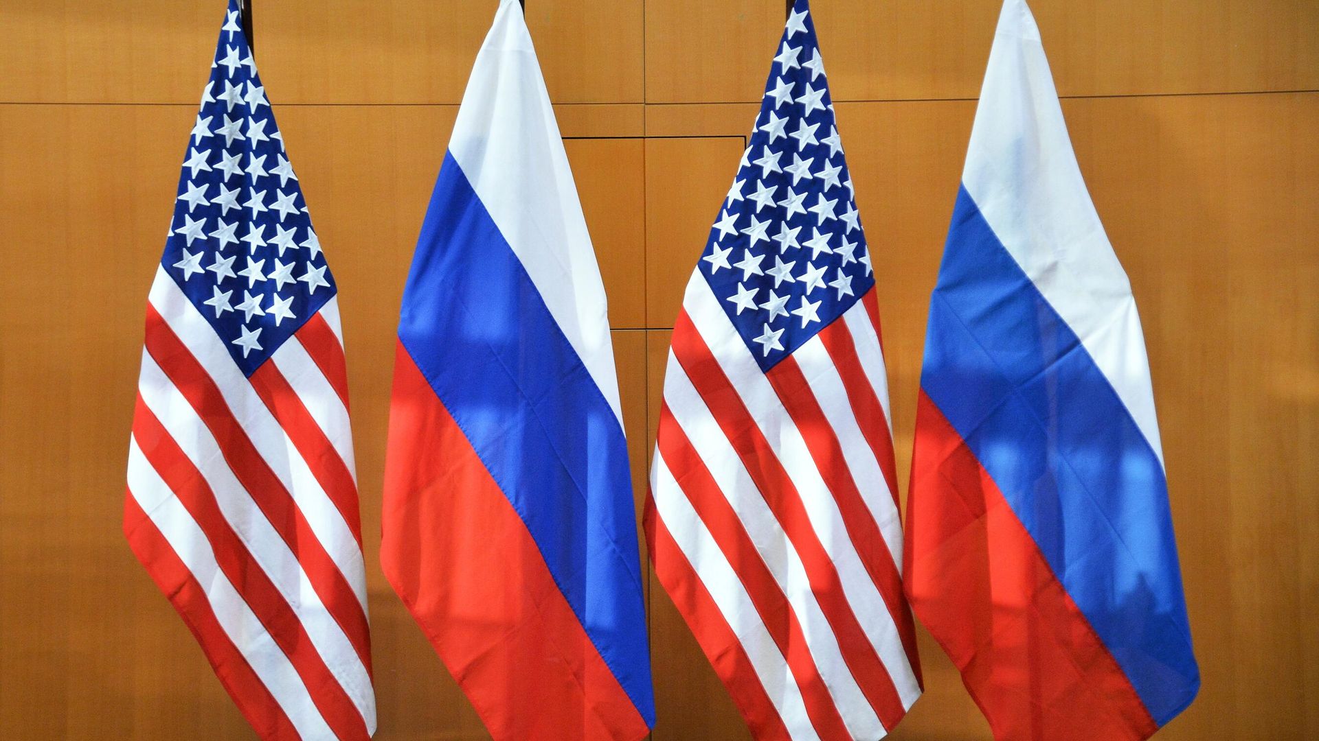 Флаги России и США Флаги России и США - РИА Новости, 1920, 08.12.2025