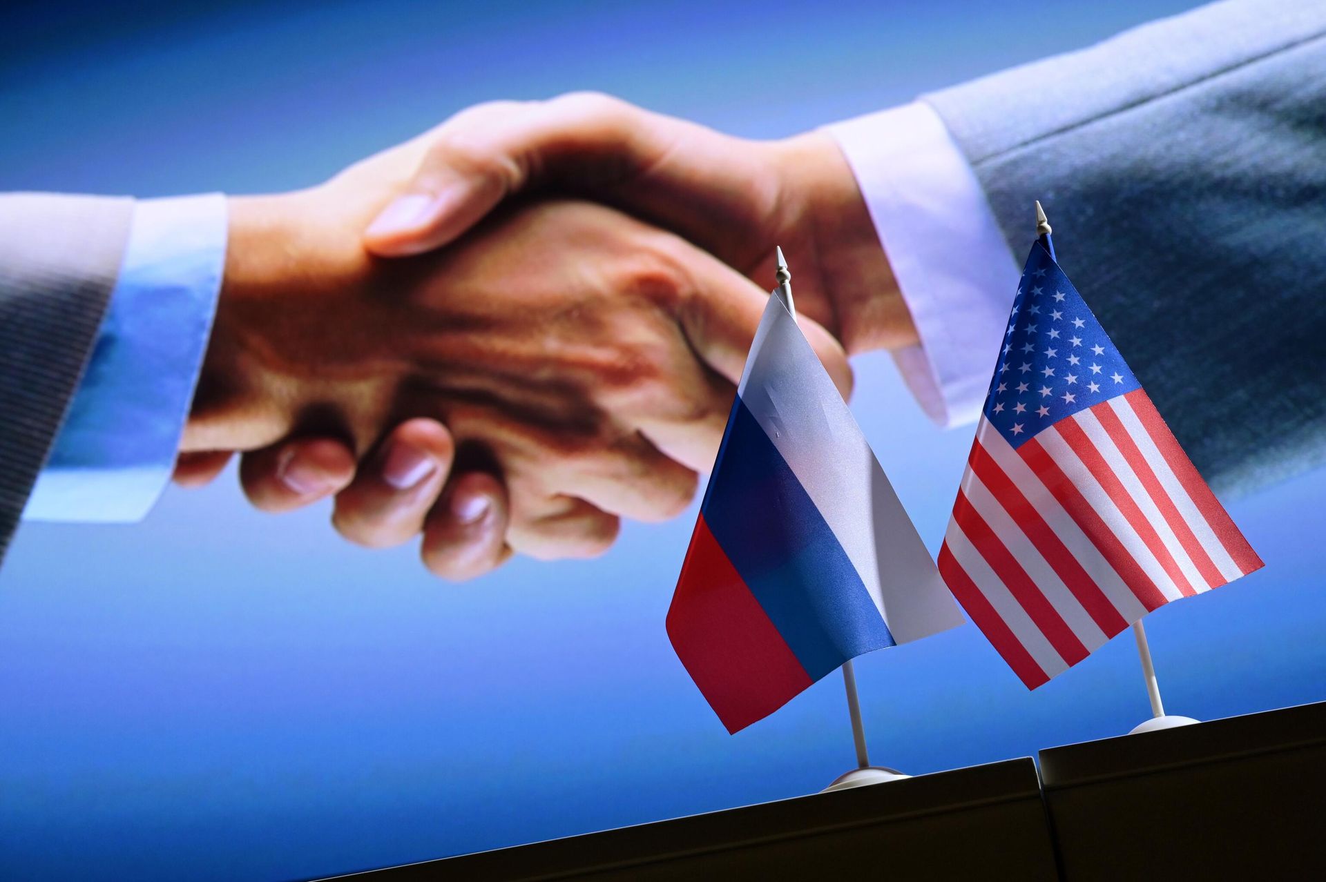 Флаги России и США Флаги России и США - РИА Новости, 1920, 03.09.2026