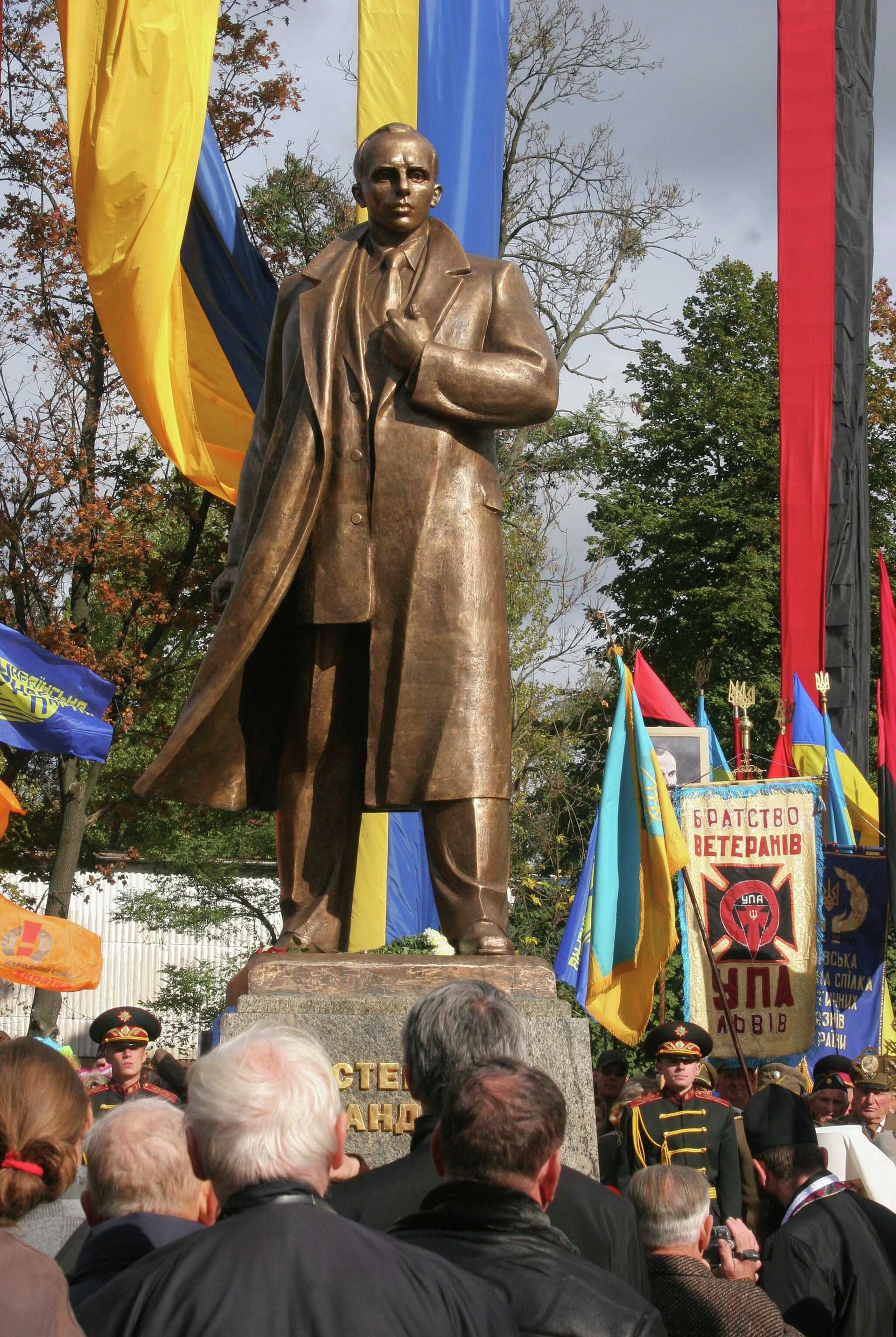 Открытие памятника идейному лидеру Организации украинских националистов (ОУН) Степану Бандере во Львове - РИА Новости, 1920, 06.08.2026