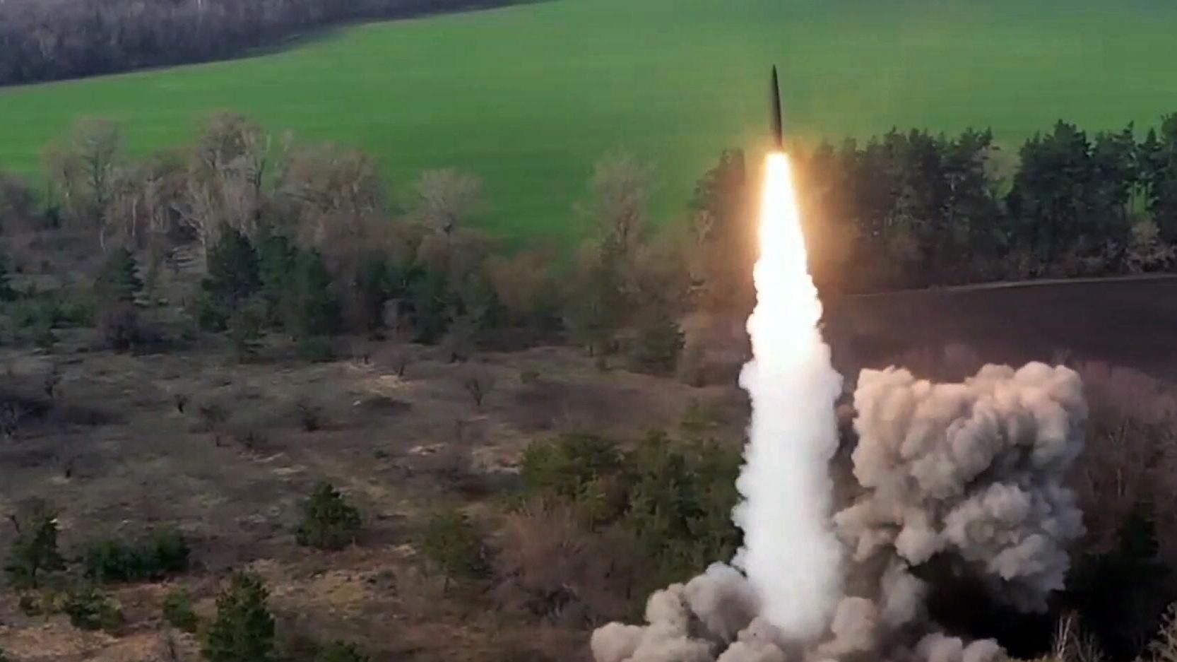 Боевой запуск ракеты оперативно-тактического ракетного комплекса Искандер Боевой запуск ракеты оперативно-тактического ракетного комплекса Искандер - РИА Новости, 1920, 11.08.2024