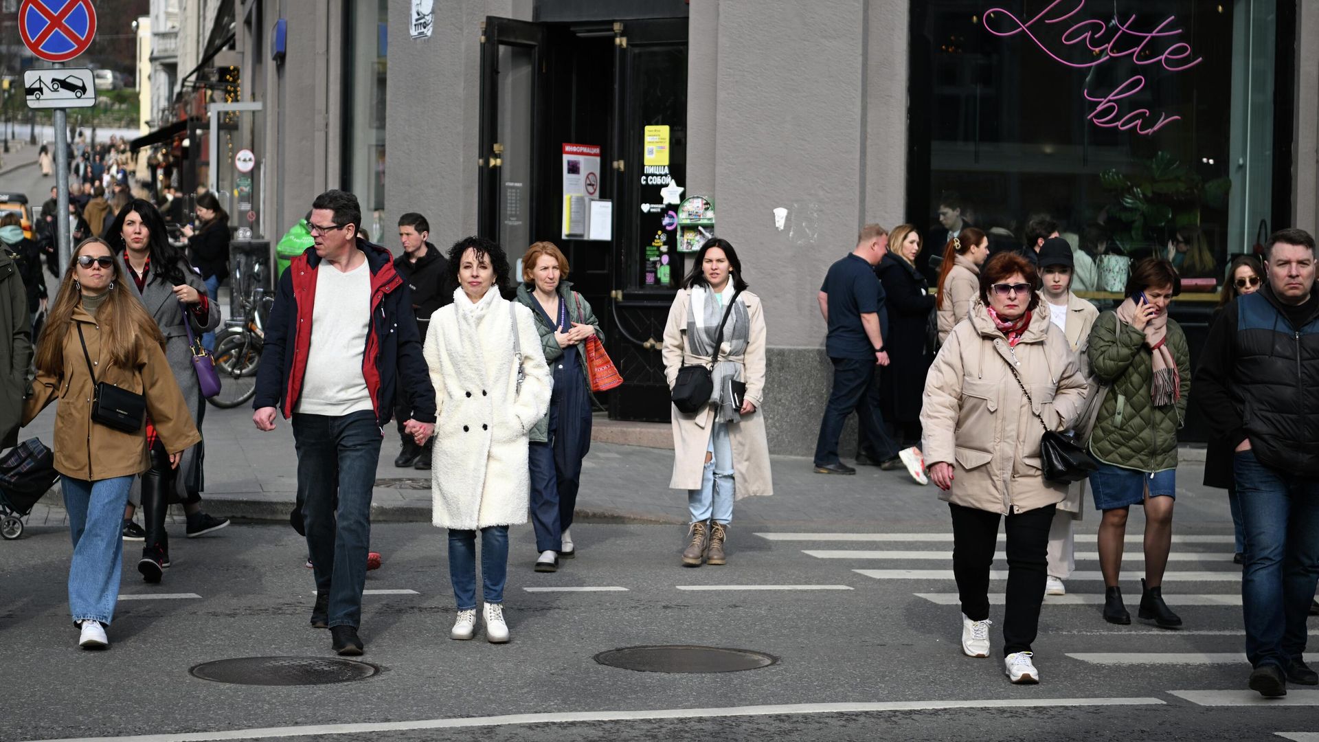 Прохожие на улице Солянка в Москве Прохожие на улице Солянка в Москве - РИА Новости, 1920, 29.04.2022