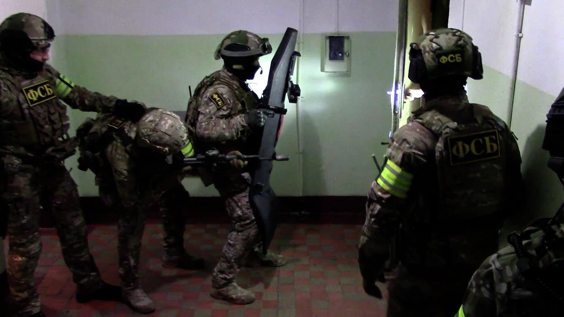 Кадры задержания неонацистов, планировавших покушения на российских журналистов - РИА Новости, 1920, 25.04.2022