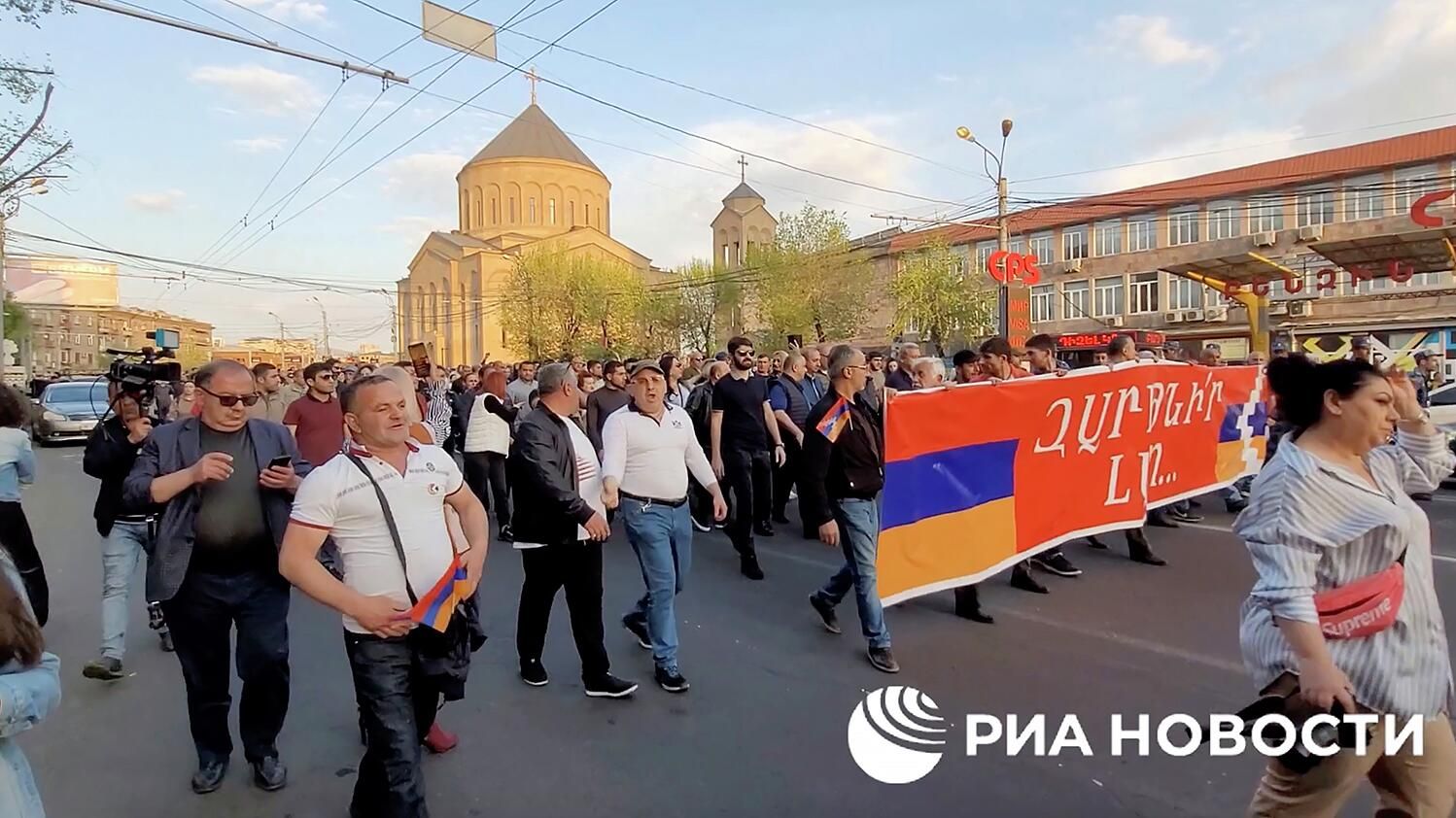 Шествие с требованием об отставке премьера Армении Никола Пашиняна в Ереване Шествие с требованием об отставке премьера Армении Никола Пашиняна в Ереване - РИА Новости, 1920, 25.04.2022